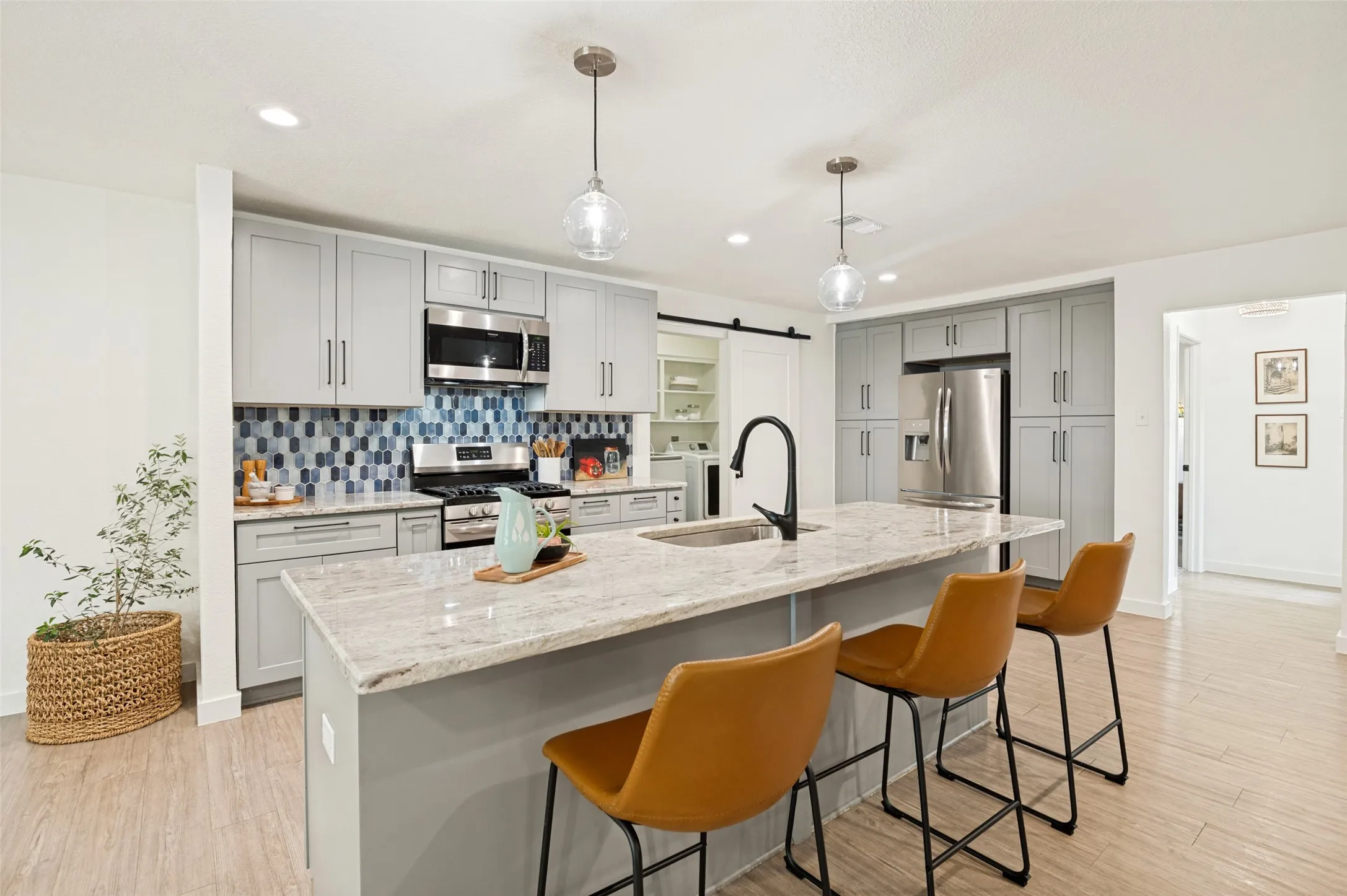 Single Family Residence For Sale in Dallas County , 1529 Briarcrest Drive, Dallas, Texas 75224, 4 Bedroom, 3 Bathroom, 2 Garage spaces, 2,083 Sqft, built in 1961, mls#21355764, Real Estate Agent in Dallas, Homes For Sale in Dallas county, Homes For Sale in Dallas, Realtor in Dallas Texas, Real Estate Brokerage Independent Realty Texas, Luminita Cordes Realtor