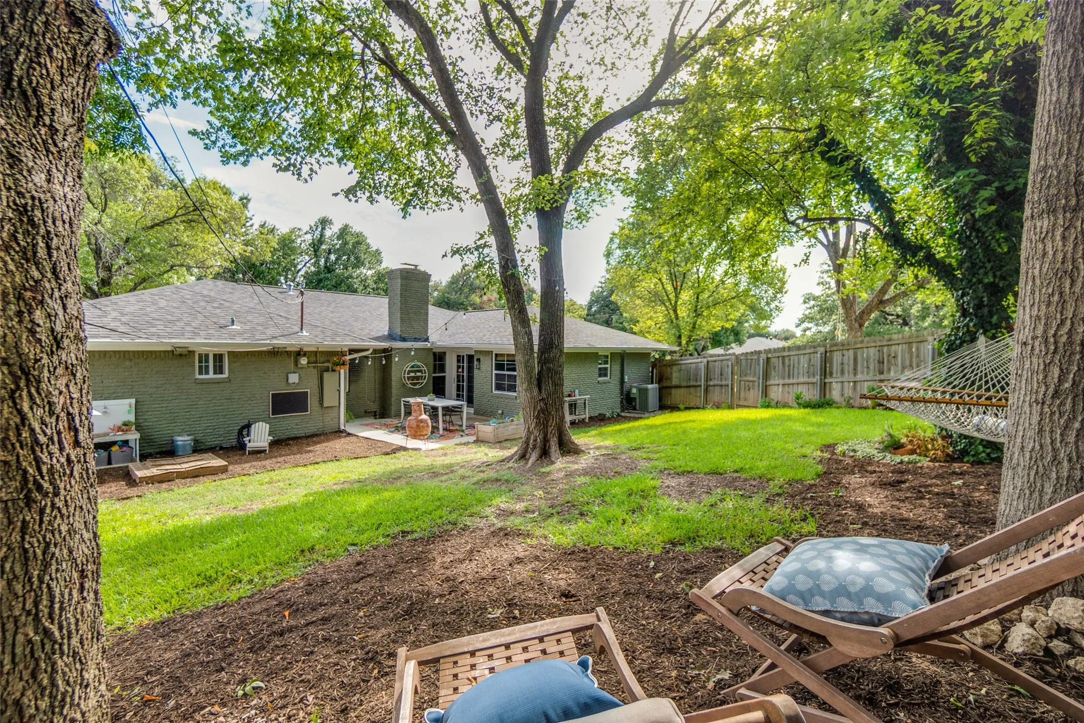 Single Family Residence For Sale in Dallas County , 1529 Briarcrest Drive, Dallas, Texas 75224, 4 Bedroom, 3 Bathroom, 2 Garage spaces, 2,083 Sqft, built in 1961, mls#21355764, Real Estate Agent in Dallas, Homes For Sale in Dallas county, Homes For Sale in Dallas, Realtor in Dallas Texas, Real Estate Brokerage Independent Realty Texas, Luminita Cordes Realtor