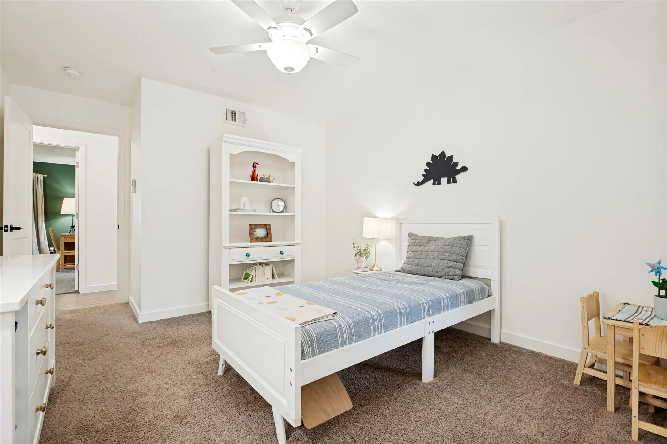 Single Family Residence For Sale in Dallas County , 1529 Briarcrest Drive, Dallas, Texas 75224, 4 Bedroom, 3 Bathroom, 2 Garage spaces, 2,083 Sqft, built in 1961, mls#21355764, Real Estate Agent in Dallas, Homes For Sale in Dallas county, Homes For Sale in Dallas, Realtor in Dallas Texas, Real Estate Brokerage Independent Realty Texas, Luminita Cordes Realtor