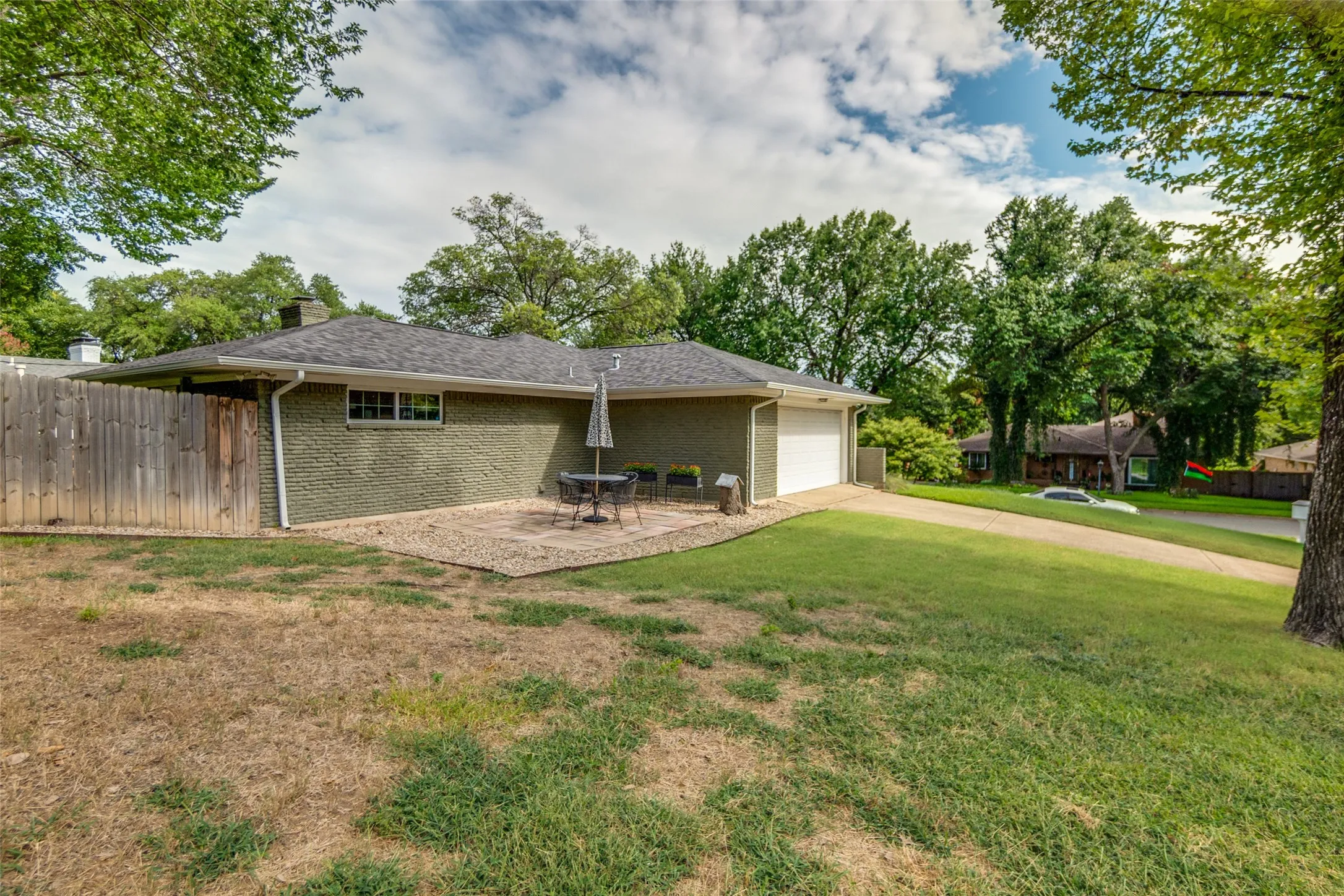 Single Family Residence For Sale in Dallas County , 1529 Briarcrest Drive, Dallas, Texas 75224, 4 Bedroom, 3 Bathroom, 2 Garage spaces, 2,083 Sqft, built in 1961, mls#21355764, Real Estate Agent in Dallas, Homes For Sale in Dallas county, Homes For Sale in Dallas, Realtor in Dallas Texas, Real Estate Brokerage Independent Realty Texas, Luminita Cordes Realtor