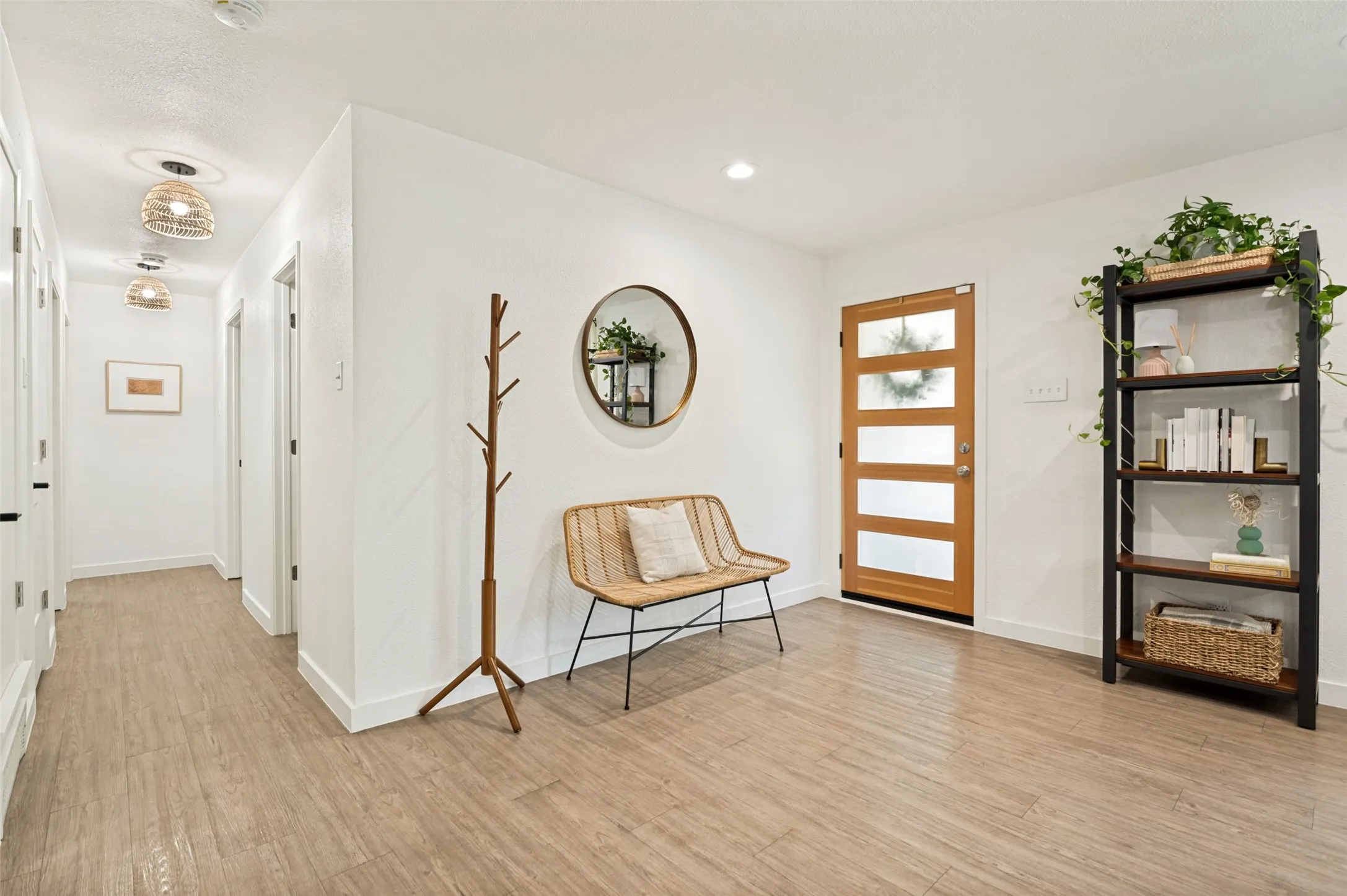 Single Family Residence For Sale in Dallas County , 1529 Briarcrest Drive, Dallas, Texas 75224, 4 Bedroom, 3 Bathroom, 2 Garage spaces, 2,083 Sqft, built in 1961, mls#21355764, Real Estate Agent in Dallas, Homes For Sale in Dallas county, Homes For Sale in Dallas, Realtor in Dallas Texas, Real Estate Brokerage Independent Realty Texas, Luminita Cordes Realtor