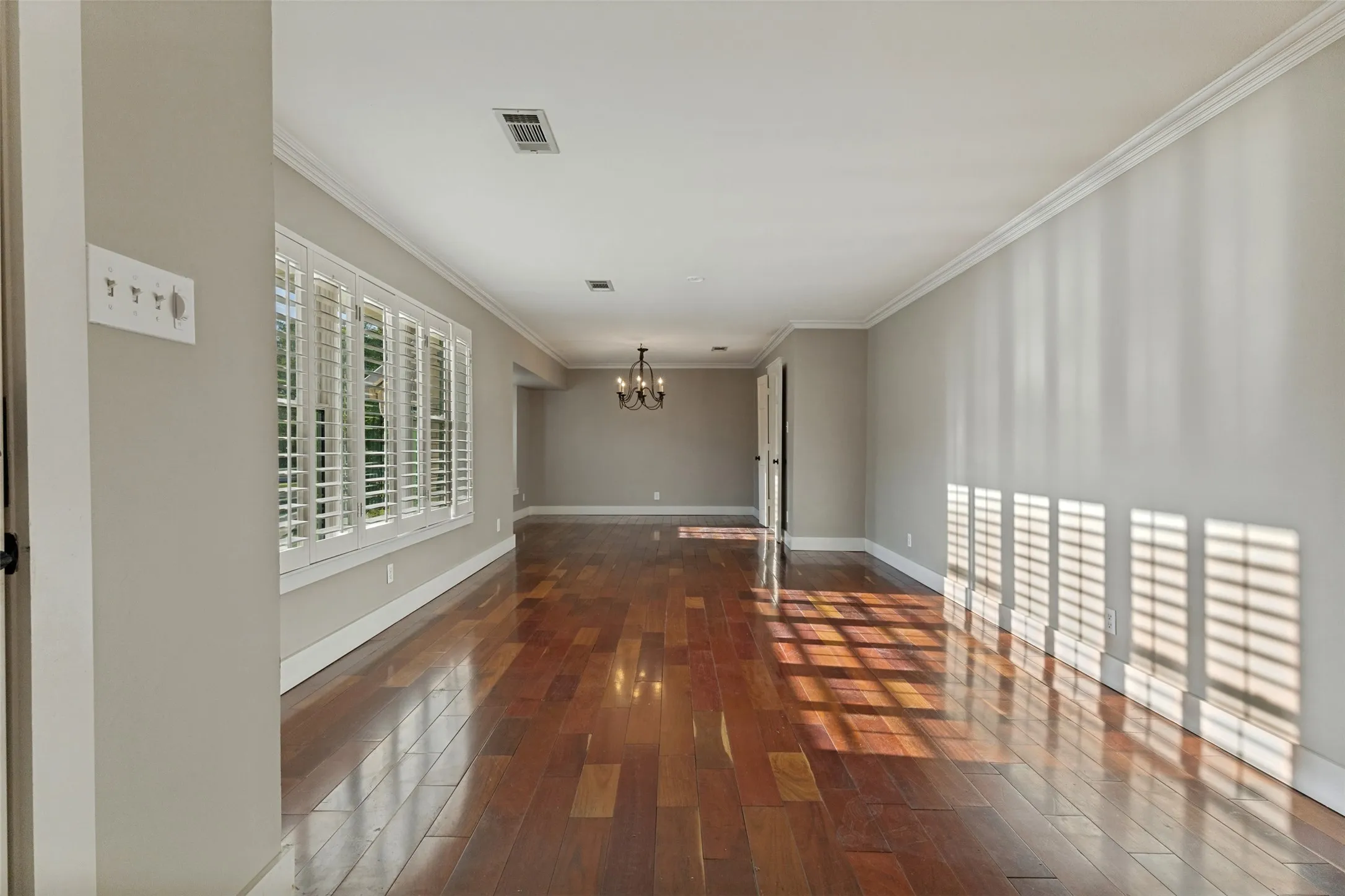 Single Family Residence For Sale in Tarrant County , 1117 Shady Lane N, Keller, Texas 76248, 4 Bedroom, 3 Bathroom, 4 Garage spaces, 3,272 Sqft, built in 1975, mls#21359485, Real Estate Agent in Keller, Homes For Sale in Tarrant county, Homes For Sale in Keller, Realtor in Keller Texas, Real Estate Brokerage Independent Realty Texas, Luminita Cordes Realtor