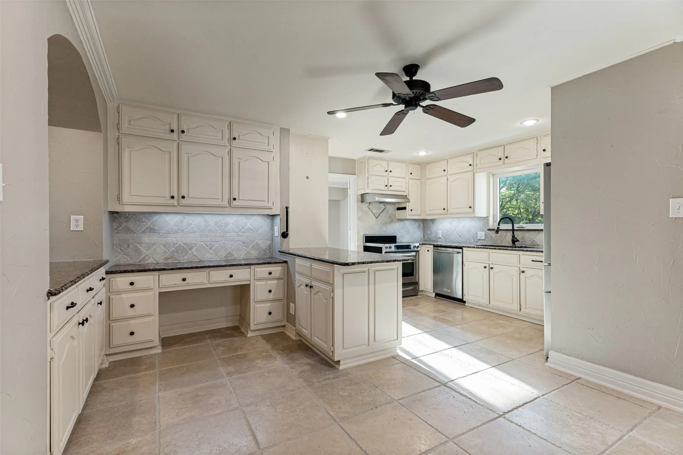 Single Family Residence For Sale in Tarrant County , 1117 Shady Lane N, Keller, Texas 76248, 4 Bedroom, 3 Bathroom, 4 Garage spaces, 3,272 Sqft, built in 1975, mls#21359485, Real Estate Agent in Keller, Homes For Sale in Tarrant county, Homes For Sale in Keller, Realtor in Keller Texas, Real Estate Brokerage Independent Realty Texas, Luminita Cordes Realtor