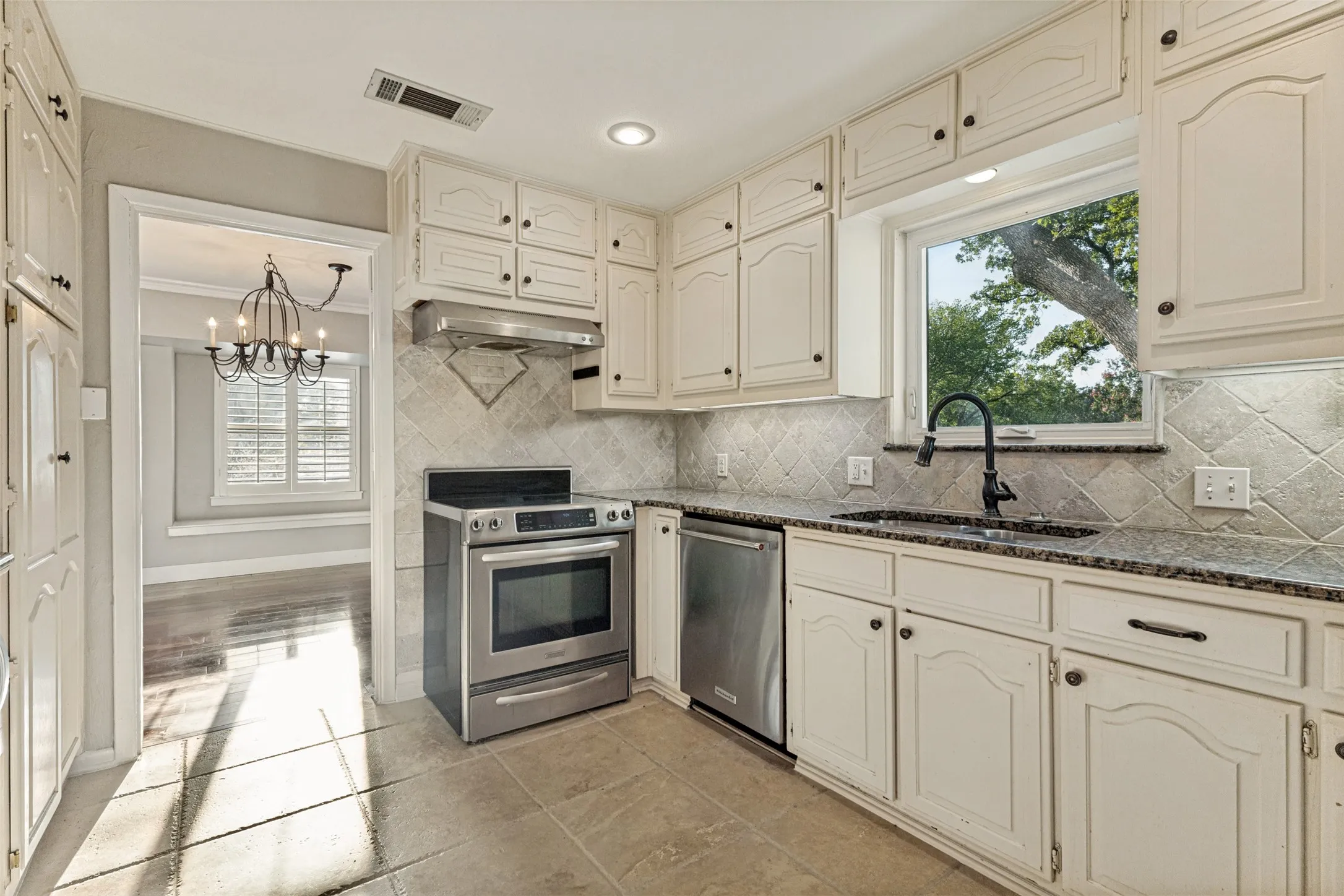 Single Family Residence For Sale in Tarrant County , 1117 Shady Lane N, Keller, Texas 76248, 4 Bedroom, 3 Bathroom, 4 Garage spaces, 3,272 Sqft, built in 1975, mls#21359485, Real Estate Agent in Keller, Homes For Sale in Tarrant county, Homes For Sale in Keller, Realtor in Keller Texas, Real Estate Brokerage Independent Realty Texas, Luminita Cordes Realtor
