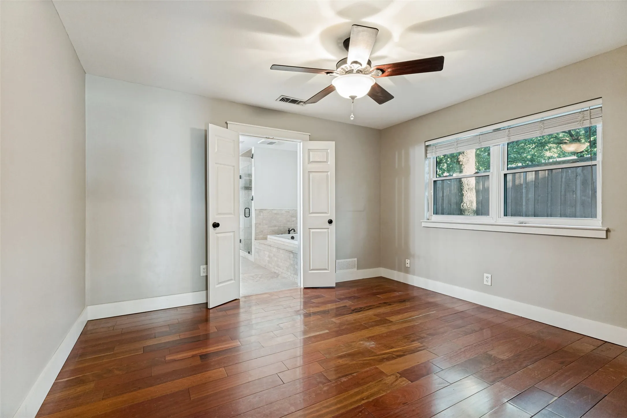 Single Family Residence For Sale in Tarrant County , 1117 Shady Lane N, Keller, Texas 76248, 4 Bedroom, 3 Bathroom, 4 Garage spaces, 3,272 Sqft, built in 1975, mls#21359485, Real Estate Agent in Keller, Homes For Sale in Tarrant county, Homes For Sale in Keller, Realtor in Keller Texas, Real Estate Brokerage Independent Realty Texas, Luminita Cordes Realtor