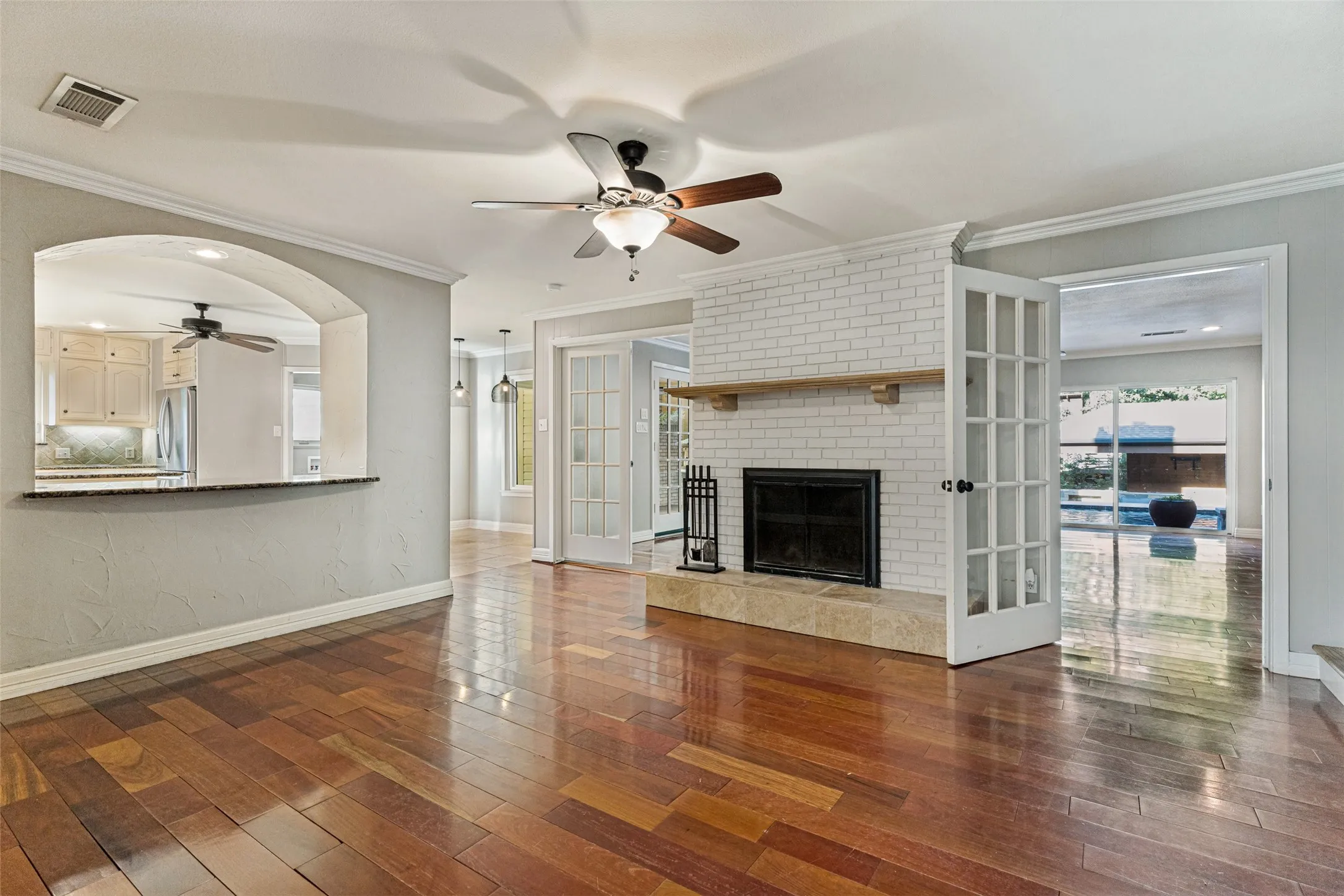 Single Family Residence For Sale in Tarrant County , 1117 Shady Lane N, Keller, Texas 76248, 4 Bedroom, 3 Bathroom, 4 Garage spaces, 3,272 Sqft, built in 1975, mls#21359485, Real Estate Agent in Keller, Homes For Sale in Tarrant county, Homes For Sale in Keller, Realtor in Keller Texas, Real Estate Brokerage Independent Realty Texas, Luminita Cordes Realtor