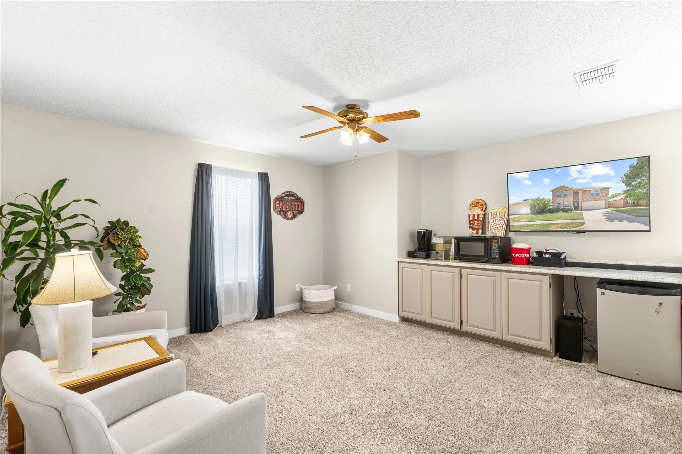 Single Family Residence For Sale in Denton County , 2212 Plum Court, Little Elm, Texas 75068, 4 Bedroom, 3 Bathroom, 1 Garage spaces, 2,609 Sqft, built in 2000, mls#21357793, Real Estate Agent in Little Elm, Homes For Sale in Denton county, Homes For Sale in Little Elm, Realtor in Little Elm Texas, Real Estate Brokerage Independent Realty Texas, Luminita Cordes Realtor