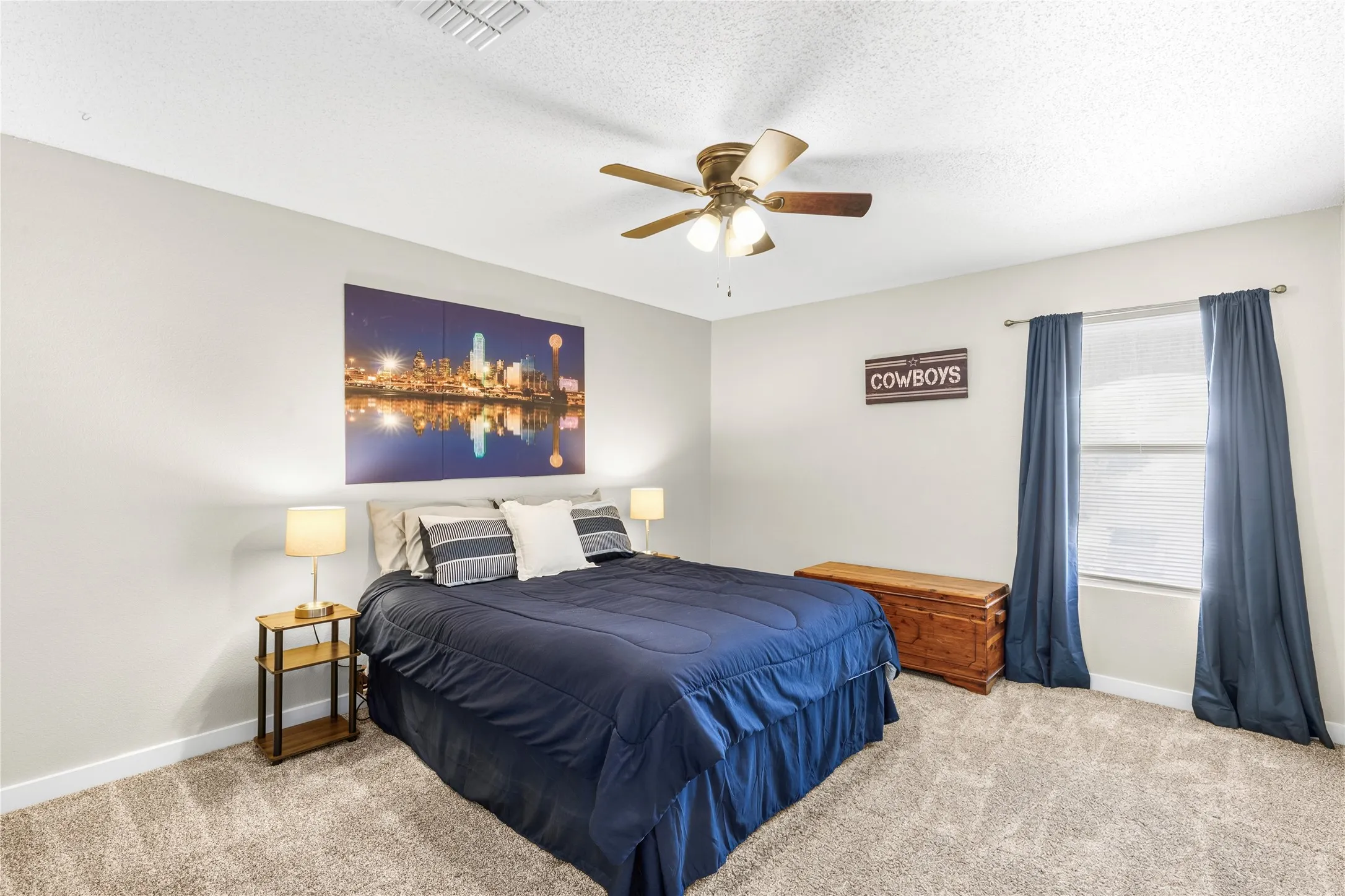 Carpeted room with a ceiling fan