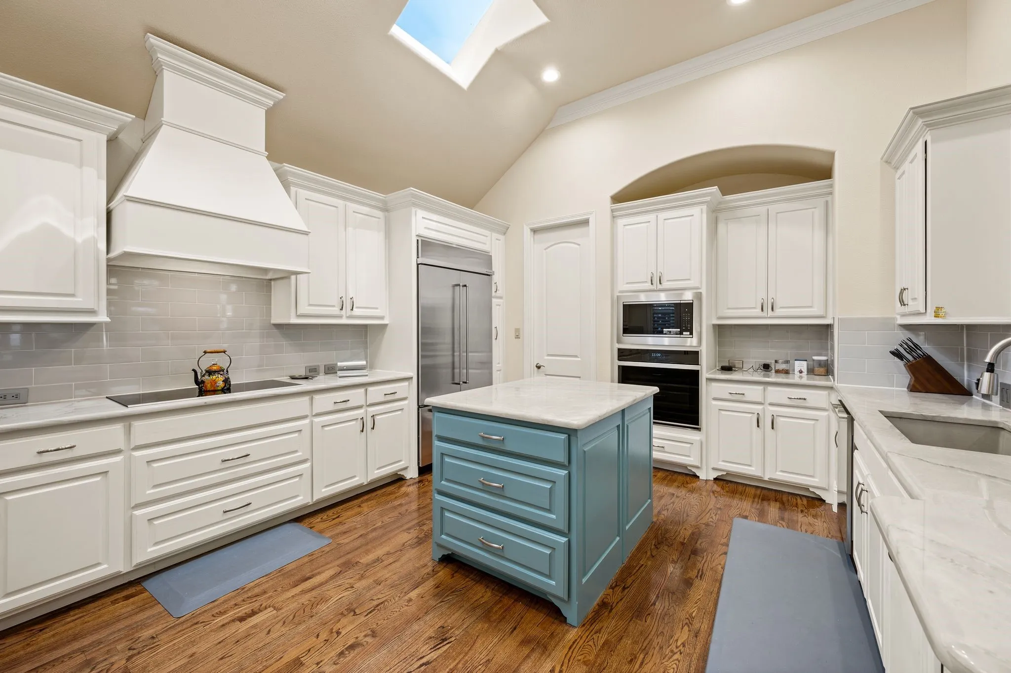 Single Family Residence For Sale in Tarrant County , 805 Creekview Lane, Colleyville, Texas 76034, 2 Bedroom, 2 Bathroom, 2 Garage spaces, 2,402 Sqft, built in 2012, mls#21358783, Real Estate Agent in Colleyville, Homes For Sale in Tarrant county, Homes For Sale in Colleyville, Realtor in Colleyville Texas, Real Estate Brokerage Independent Realty Texas, Luminita Cordes Realtor