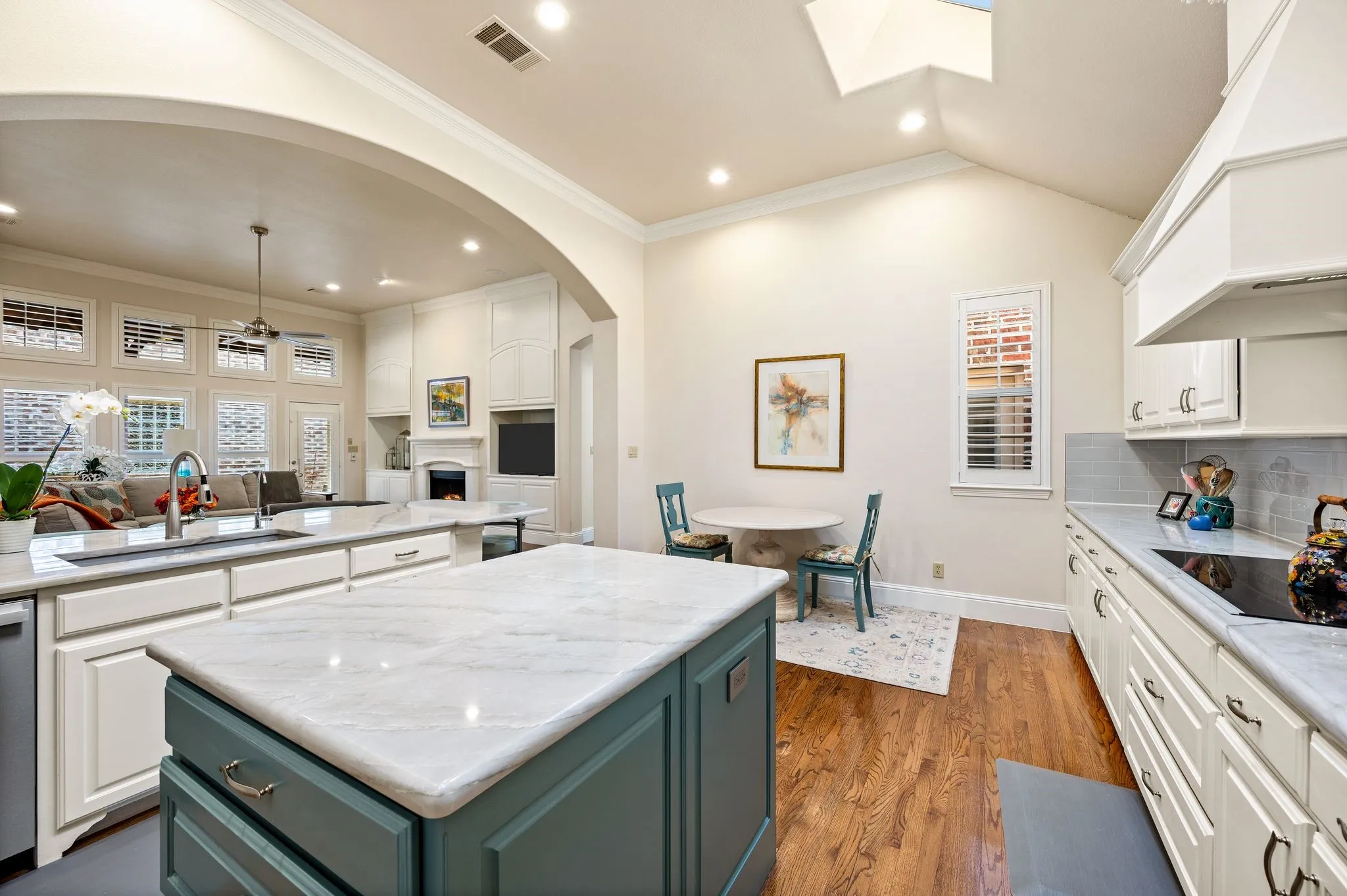 Single Family Residence For Sale in Tarrant County , 805 Creekview Lane, Colleyville, Texas 76034, 2 Bedroom, 2 Bathroom, 2 Garage spaces, 2,402 Sqft, built in 2012, mls#21358783, Real Estate Agent in Colleyville, Homes For Sale in Tarrant county, Homes For Sale in Colleyville, Realtor in Colleyville Texas, Real Estate Brokerage Independent Realty Texas, Luminita Cordes Realtor