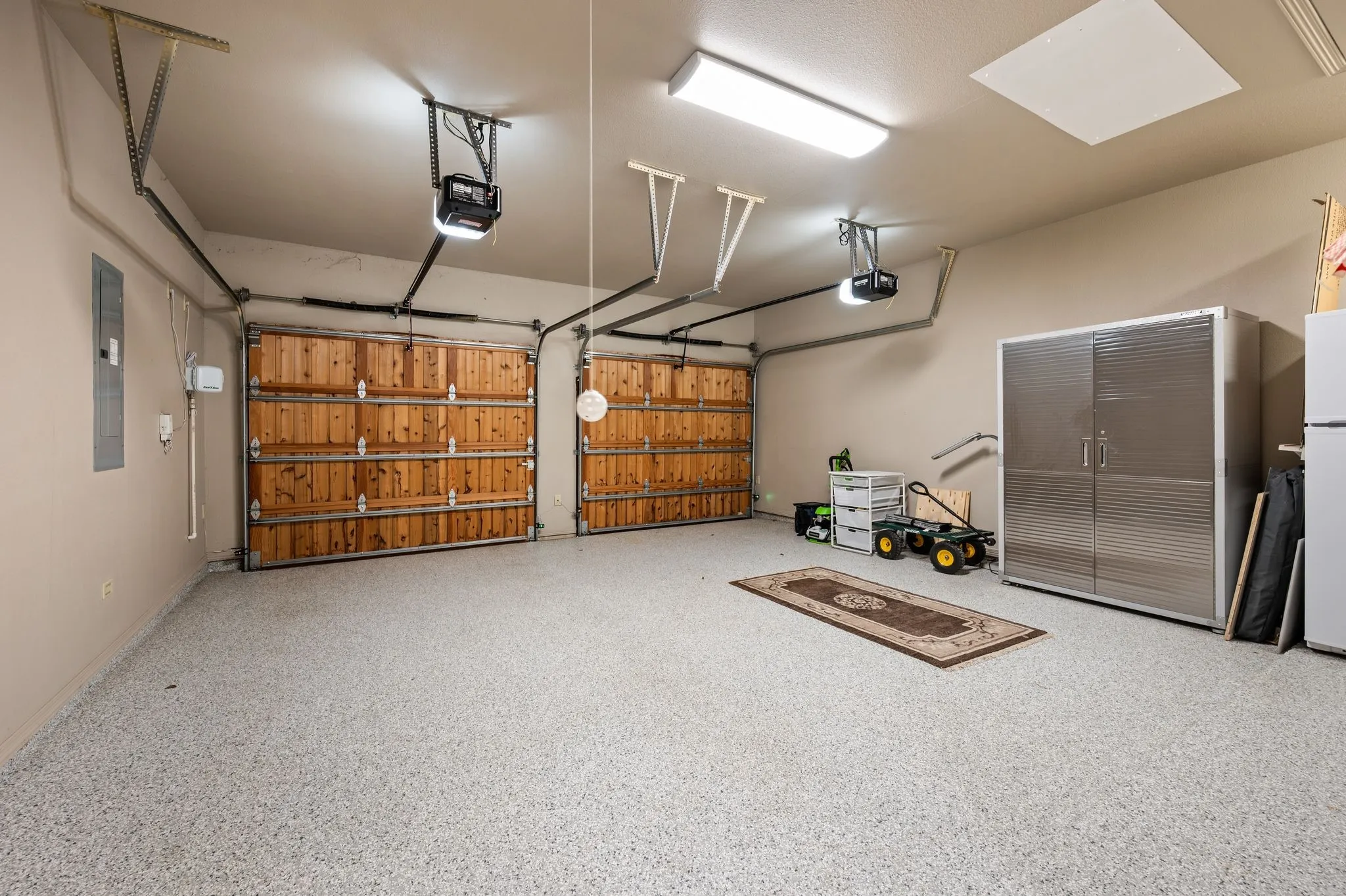 Single Family Residence For Sale in Tarrant County , 805 Creekview Lane, Colleyville, Texas 76034, 2 Bedroom, 2 Bathroom, 2 Garage spaces, 2,402 Sqft, built in 2012, mls#21358783, Real Estate Agent in Colleyville, Homes For Sale in Tarrant county, Homes For Sale in Colleyville, Realtor in Colleyville Texas, Real Estate Brokerage Independent Realty Texas, Luminita Cordes Realtor