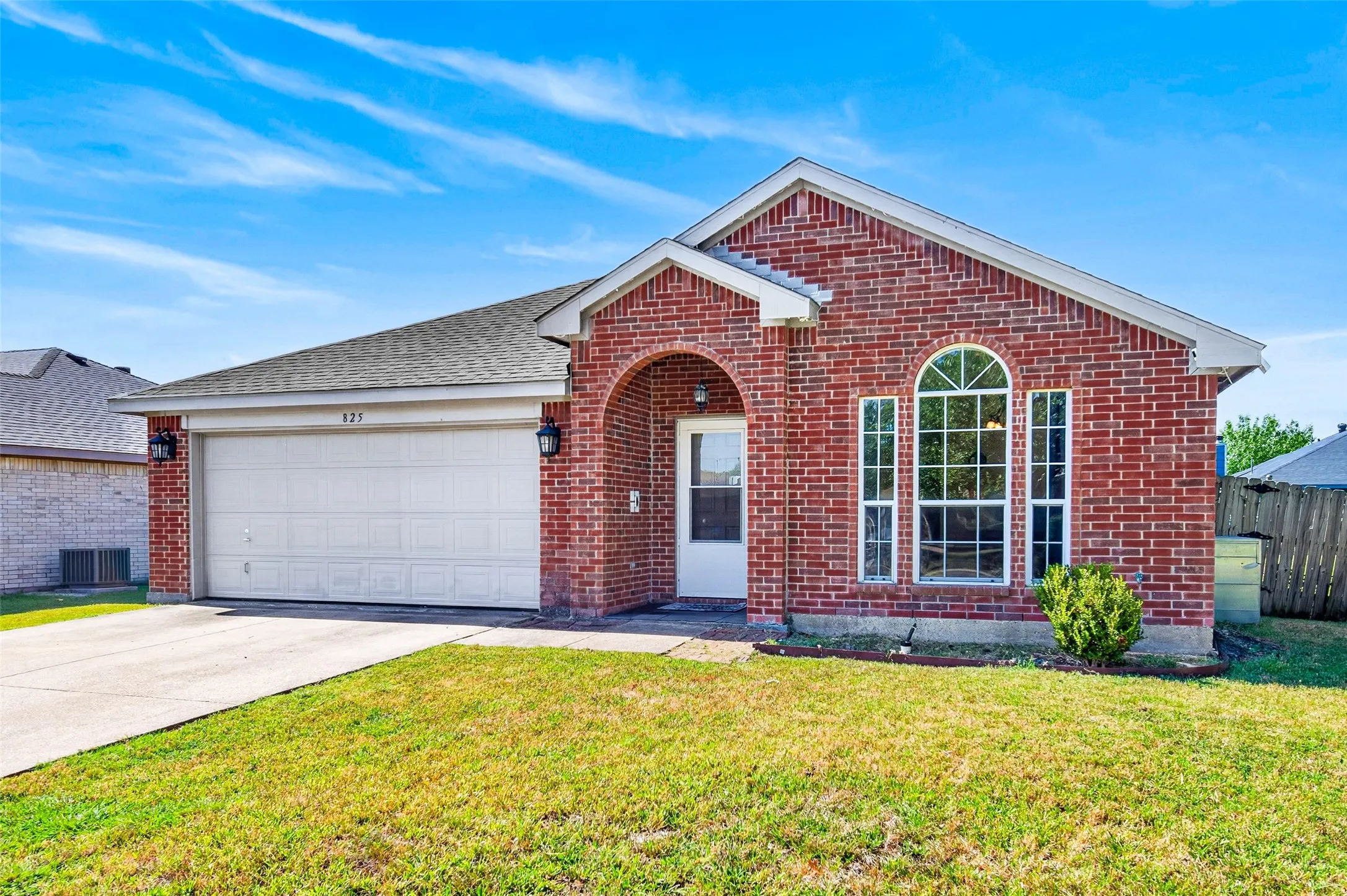 Single Family Residence For Sale in Rockwall County , 825 Rowdy Drive, Royse City, Texas 75189, 4 Bedroom, 2 Bathroom, 2 Garage spaces, 1,899 Sqft, built in 2001, mls#21357518, Real Estate Agent in Royse City, Homes For Sale in Rockwall county, Homes For Sale in Royse City, Realtor in Royse City Texas, Real Estate Brokerage Independent Realty Texas, Luminita Cordes Realtor