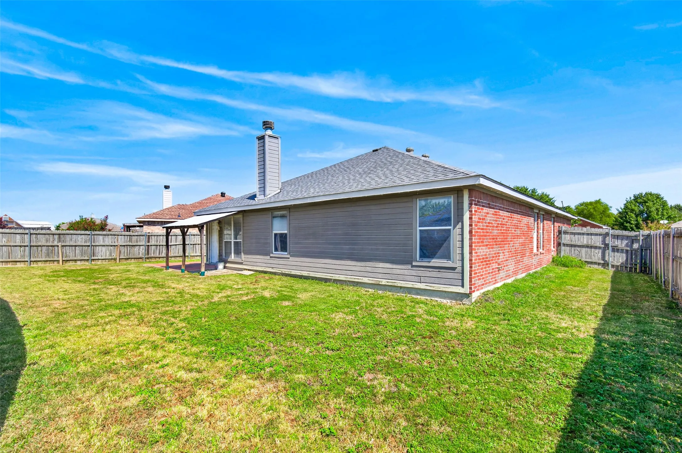 Single Family Residence For Sale in Rockwall County , 825 Rowdy Drive, Royse City, Texas 75189, 4 Bedroom, 2 Bathroom, 2 Garage spaces, 1,899 Sqft, built in 2001, mls#21357518, Real Estate Agent in Royse City, Homes For Sale in Rockwall county, Homes For Sale in Royse City, Realtor in Royse City Texas, Real Estate Brokerage Independent Realty Texas, Luminita Cordes Realtor