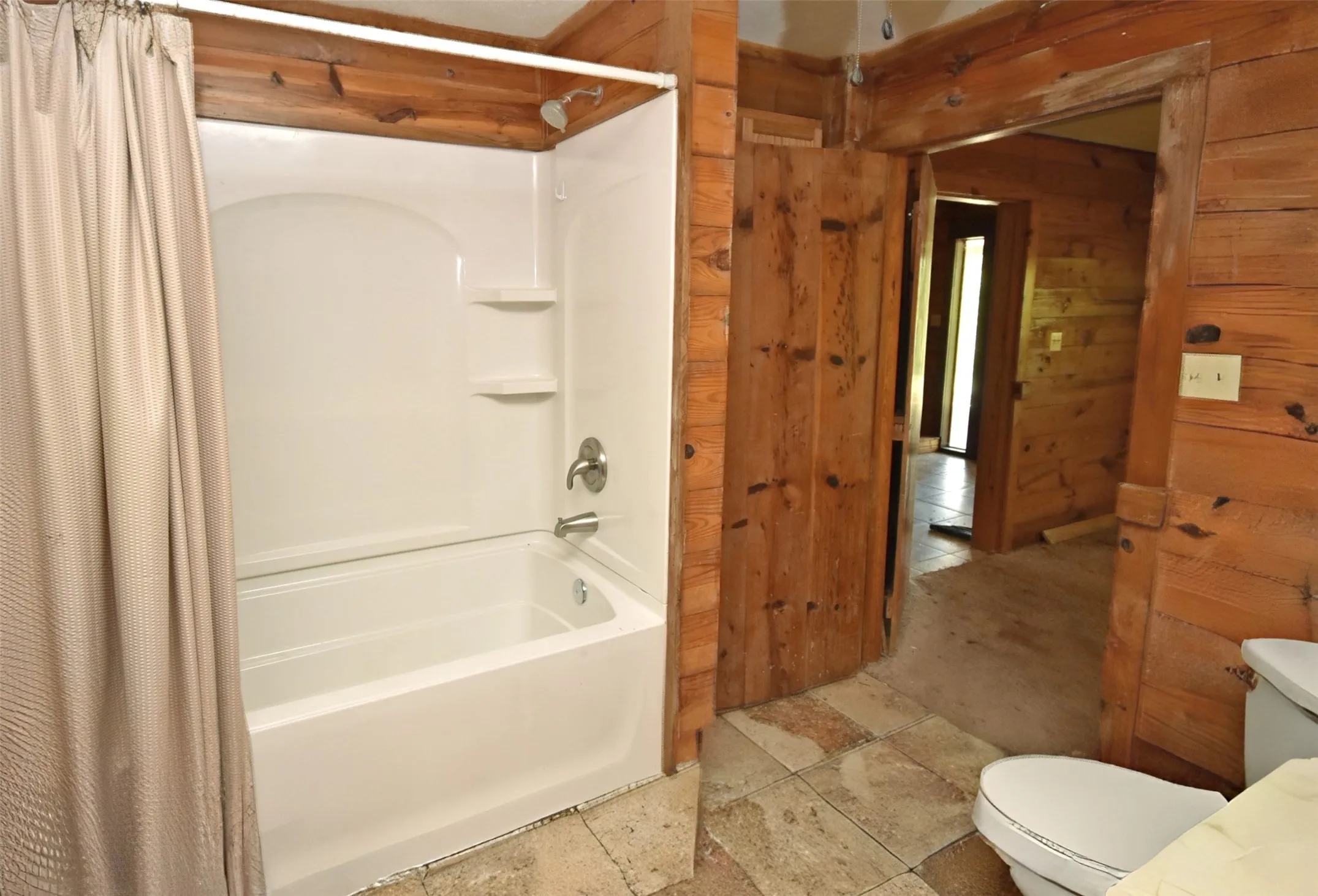 Single Family Residence For Sale in Wood County , 391 County Road 3254, Quitman, Texas 75783, 3 Bedroom, 2 Bathroom, 1 Garage spaces, 2,376 Sqft, built in 1976, mls#21358051, Real Estate Agent in Quitman, Homes For Sale in Wood county, Homes For Sale in Quitman, Realtor in Quitman Texas, Real Estate Brokerage Independent Realty Texas, Luminita Cordes Realtor