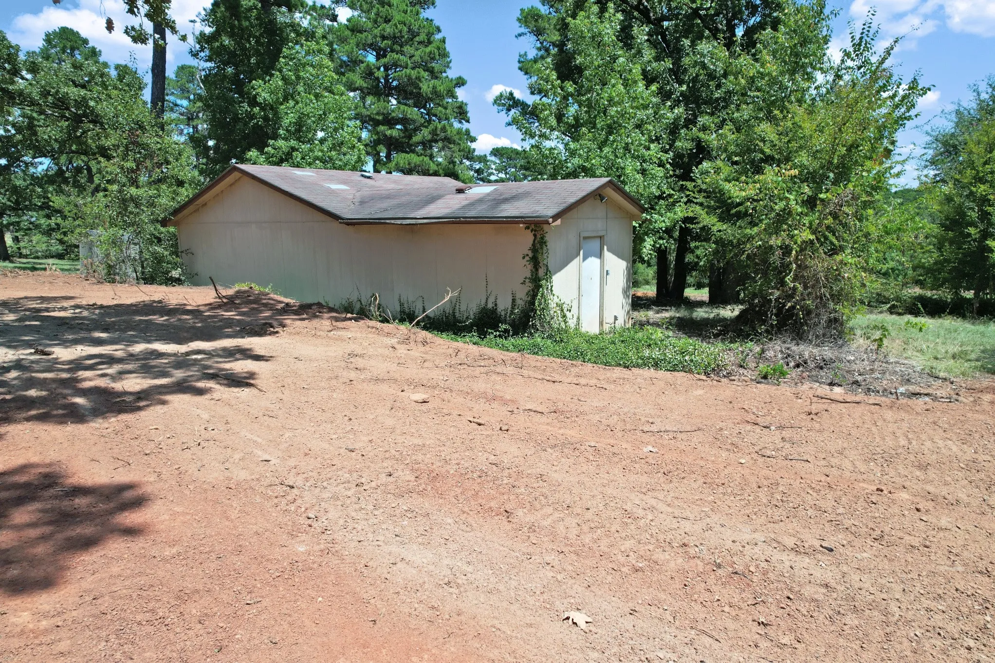 Single Family Residence For Sale in Wood County , 391 County Road 3254, Quitman, Texas 75783, 3 Bedroom, 2 Bathroom, 1 Garage spaces, 2,376 Sqft, built in 1976, mls#21358051, Real Estate Agent in Quitman, Homes For Sale in Wood county, Homes For Sale in Quitman, Realtor in Quitman Texas, Real Estate Brokerage Independent Realty Texas, Luminita Cordes Realtor