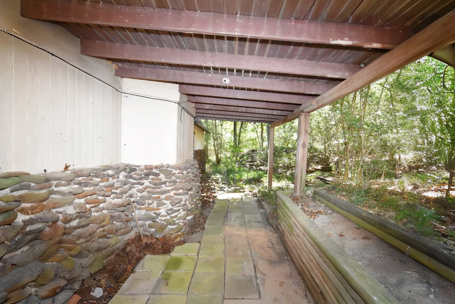 Single Family Residence For Sale in Wood County , 391 County Road 3254, Quitman, Texas 75783, 3 Bedroom, 2 Bathroom, 1 Garage spaces, 2,376 Sqft, built in 1976, mls#21358051, Real Estate Agent in Quitman, Homes For Sale in Wood county, Homes For Sale in Quitman, Realtor in Quitman Texas, Real Estate Brokerage Independent Realty Texas, Luminita Cordes Realtor