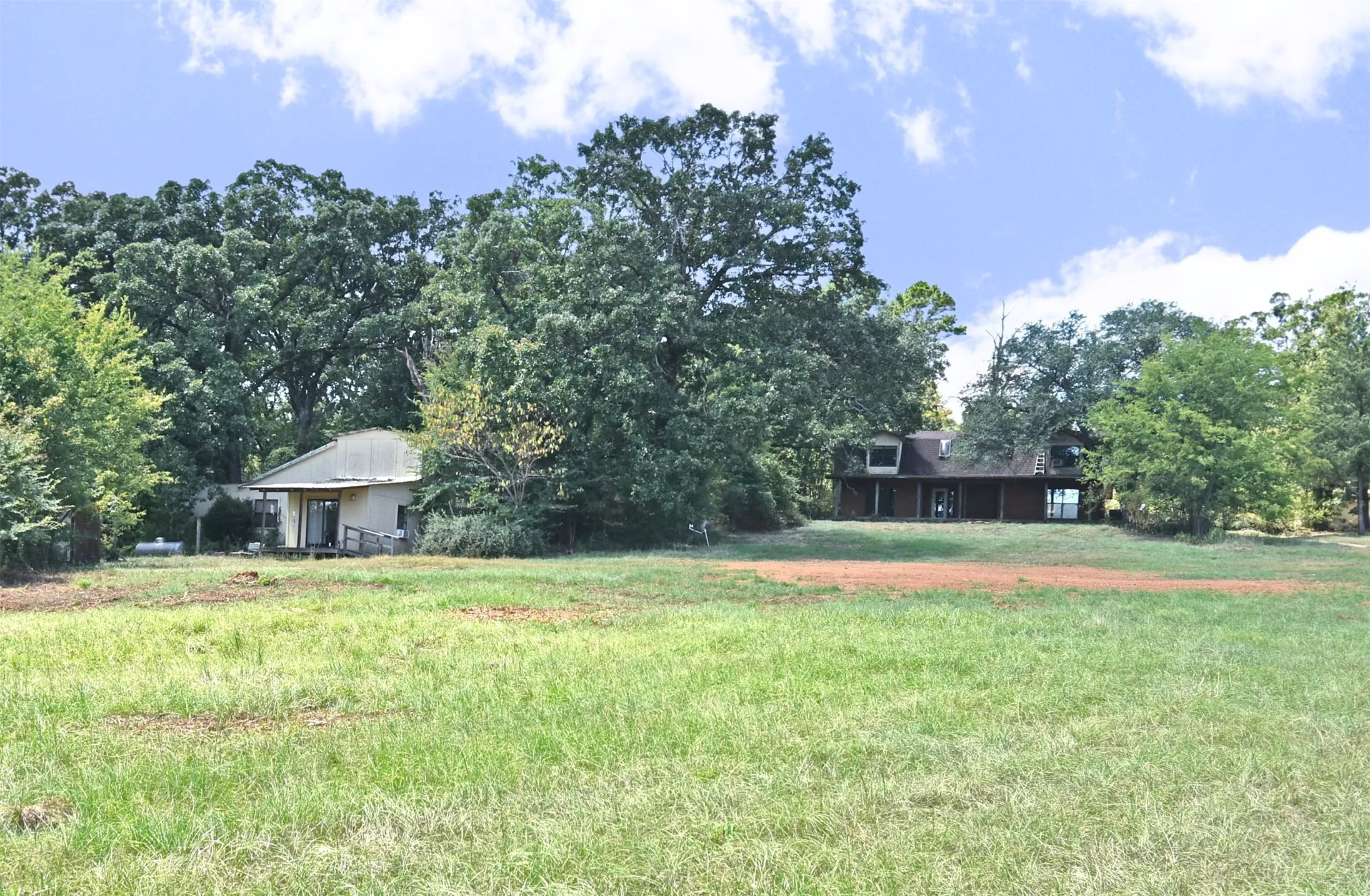 Single Family Residence For Sale in Wood County , 391 County Road 3254, Quitman, Texas 75783, 3 Bedroom, 2 Bathroom, 1 Garage spaces, 2,376 Sqft, built in 1976, mls#21358051, Real Estate Agent in Quitman, Homes For Sale in Wood county, Homes For Sale in Quitman, Realtor in Quitman Texas, Real Estate Brokerage Independent Realty Texas, Luminita Cordes Realtor
