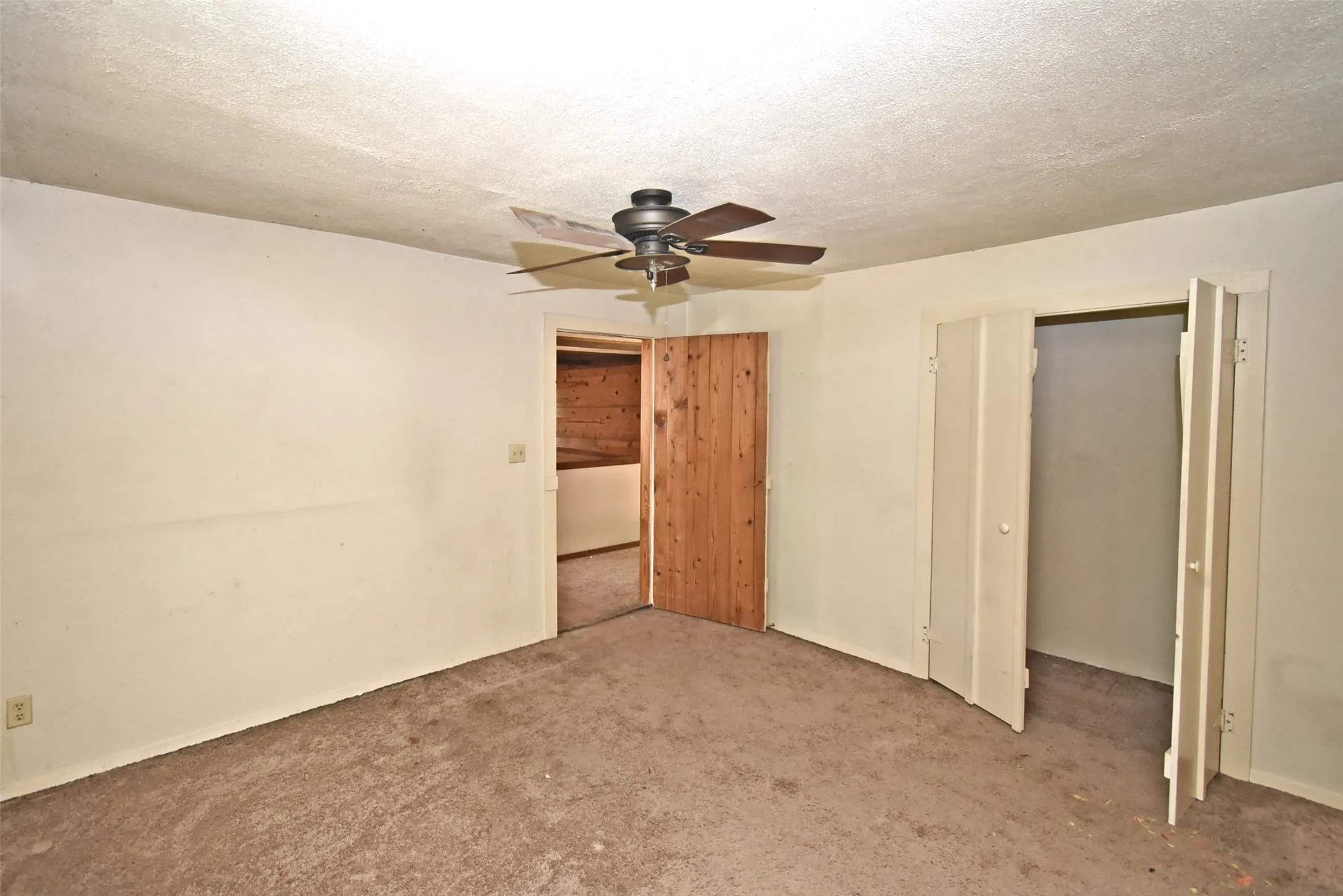 Single Family Residence For Sale in Wood County , 391 County Road 3254, Quitman, Texas 75783, 3 Bedroom, 2 Bathroom, 1 Garage spaces, 2,376 Sqft, built in 1976, mls#21358051, Real Estate Agent in Quitman, Homes For Sale in Wood county, Homes For Sale in Quitman, Realtor in Quitman Texas, Real Estate Brokerage Independent Realty Texas, Luminita Cordes Realtor