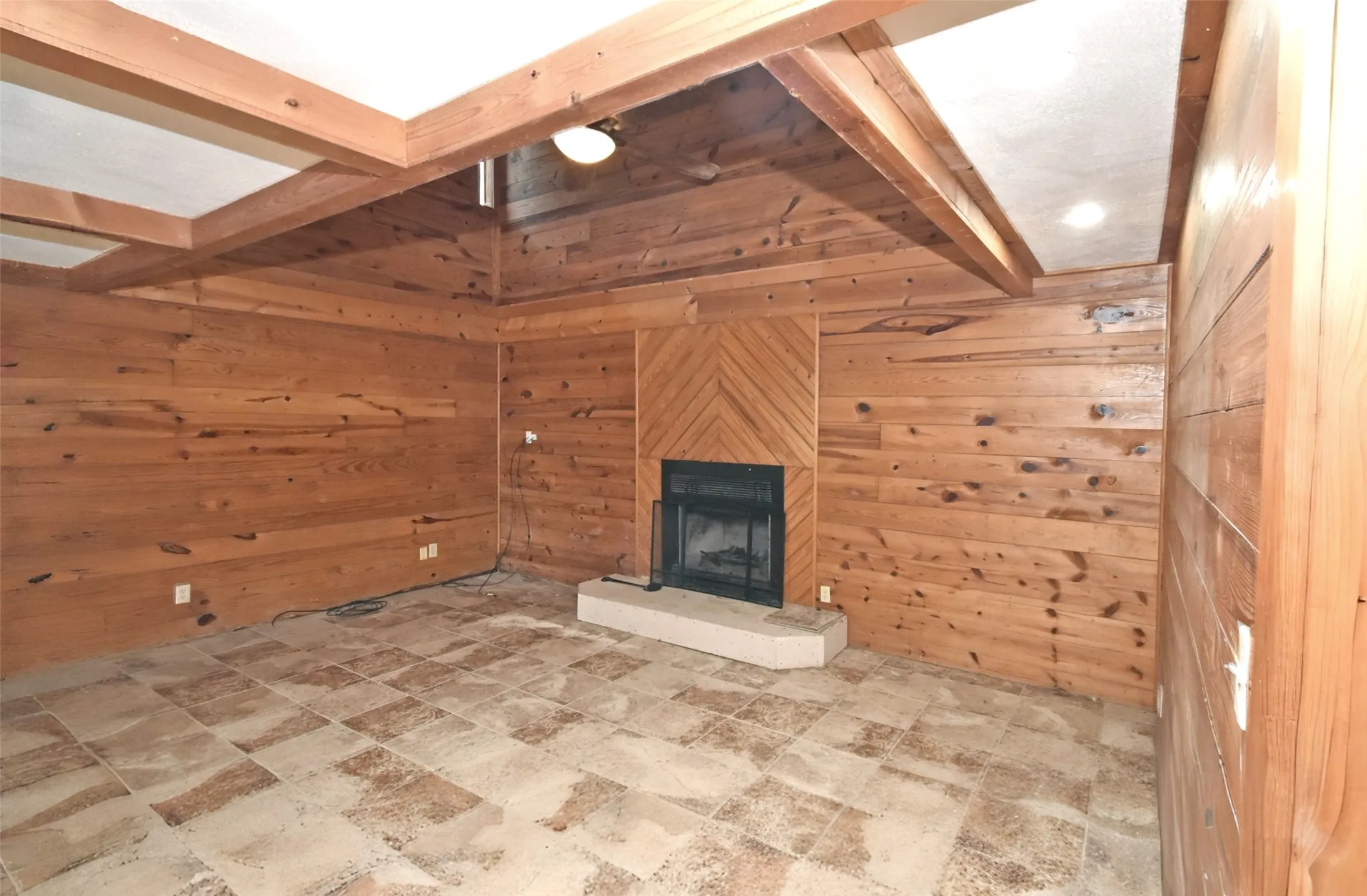 Single Family Residence For Sale in Wood County , 391 County Road 3254, Quitman, Texas 75783, 3 Bedroom, 2 Bathroom, 1 Garage spaces, 2,376 Sqft, built in 1976, mls#21358051, Real Estate Agent in Quitman, Homes For Sale in Wood county, Homes For Sale in Quitman, Realtor in Quitman Texas, Real Estate Brokerage Independent Realty Texas, Luminita Cordes Realtor