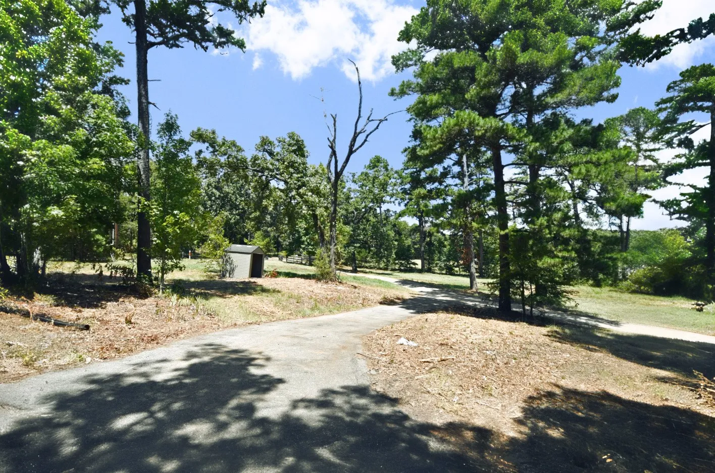 Single Family Residence For Sale in Wood County , 391 County Road 3254, Quitman, Texas 75783, 3 Bedroom, 2 Bathroom, 1 Garage spaces, 2,376 Sqft, built in 1976, mls#21358051, Real Estate Agent in Quitman, Homes For Sale in Wood county, Homes For Sale in Quitman, Realtor in Quitman Texas, Real Estate Brokerage Independent Realty Texas, Luminita Cordes Realtor