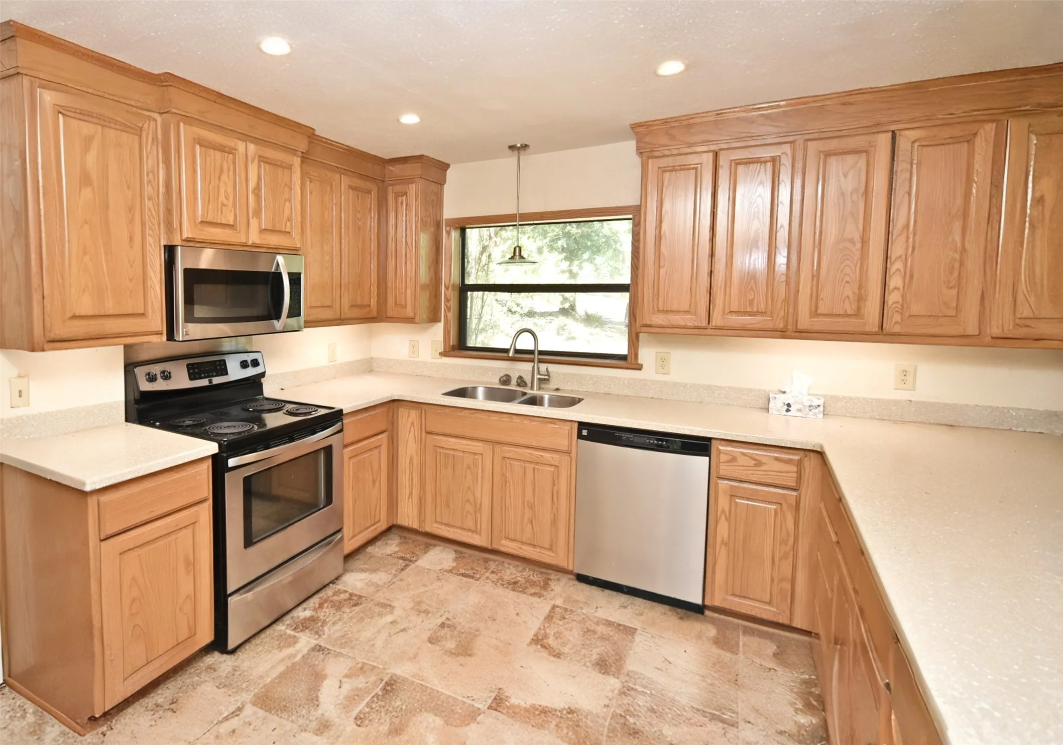Single Family Residence For Sale in Wood County , 391 County Road 3254, Quitman, Texas 75783, 3 Bedroom, 2 Bathroom, 1 Garage spaces, 2,376 Sqft, built in 1976, mls#21358051, Real Estate Agent in Quitman, Homes For Sale in Wood county, Homes For Sale in Quitman, Realtor in Quitman Texas, Real Estate Brokerage Independent Realty Texas, Luminita Cordes Realtor