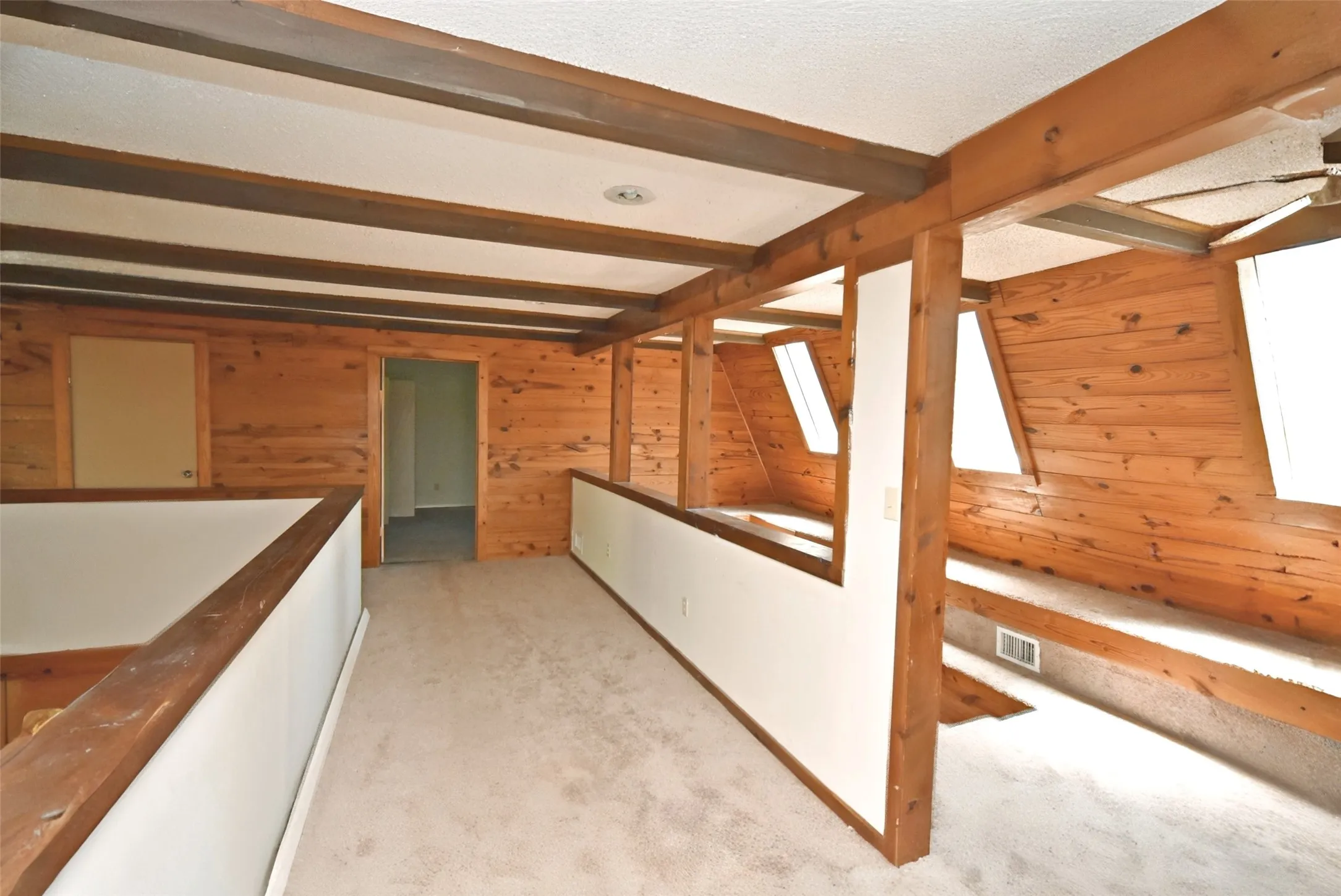 Single Family Residence For Sale in Wood County , 391 County Road 3254, Quitman, Texas 75783, 3 Bedroom, 2 Bathroom, 1 Garage spaces, 2,376 Sqft, built in 1976, mls#21358051, Real Estate Agent in Quitman, Homes For Sale in Wood county, Homes For Sale in Quitman, Realtor in Quitman Texas, Real Estate Brokerage Independent Realty Texas, Luminita Cordes Realtor
