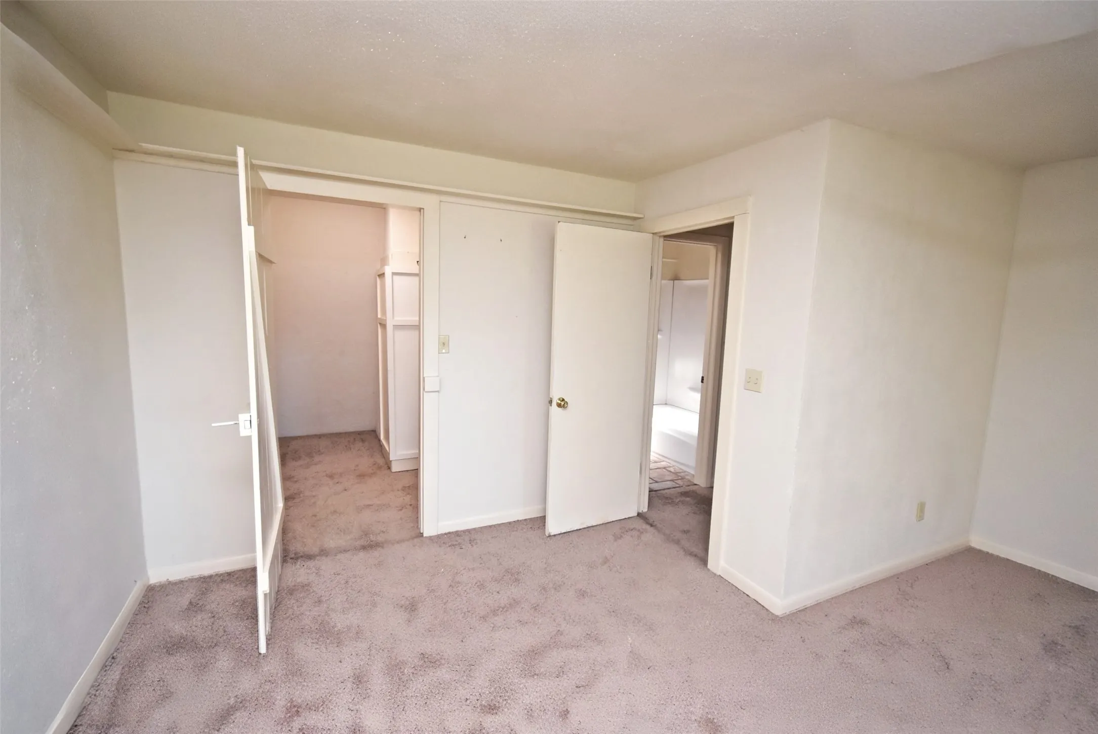 Single Family Residence For Sale in Wood County , 391 County Road 3254, Quitman, Texas 75783, 3 Bedroom, 2 Bathroom, 1 Garage spaces, 2,376 Sqft, built in 1976, mls#21358051, Real Estate Agent in Quitman, Homes For Sale in Wood county, Homes For Sale in Quitman, Realtor in Quitman Texas, Real Estate Brokerage Independent Realty Texas, Luminita Cordes Realtor