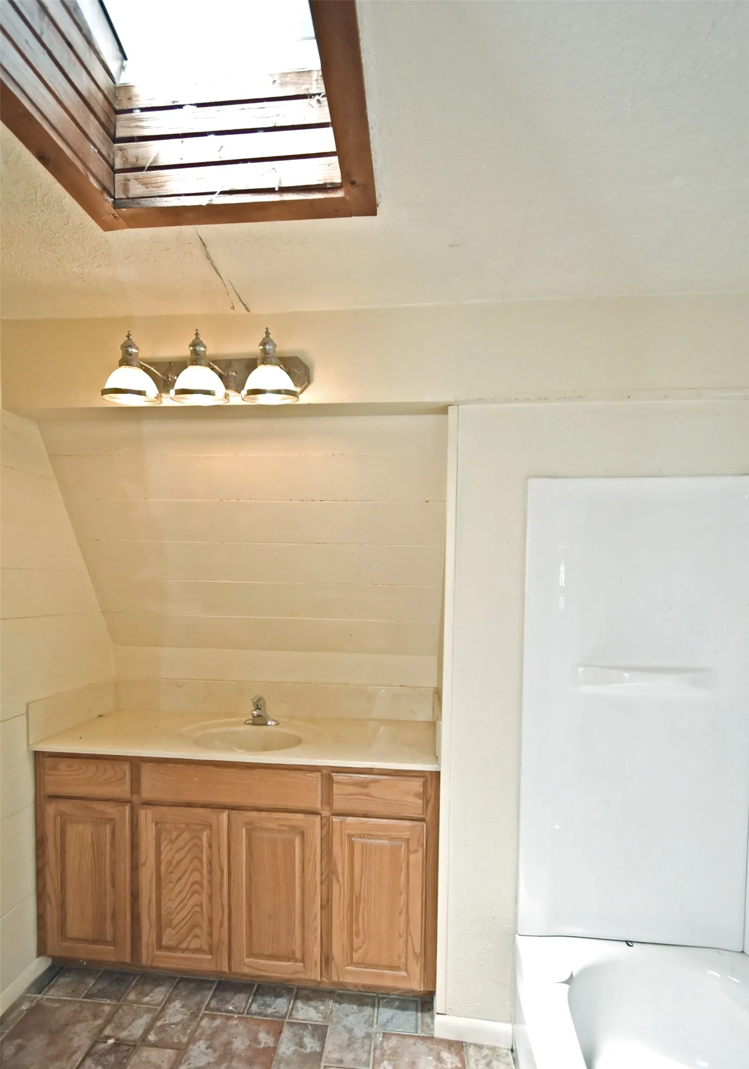 Single Family Residence For Sale in Wood County , 391 County Road 3254, Quitman, Texas 75783, 3 Bedroom, 2 Bathroom, 1 Garage spaces, 2,376 Sqft, built in 1976, mls#21358051, Real Estate Agent in Quitman, Homes For Sale in Wood county, Homes For Sale in Quitman, Realtor in Quitman Texas, Real Estate Brokerage Independent Realty Texas, Luminita Cordes Realtor