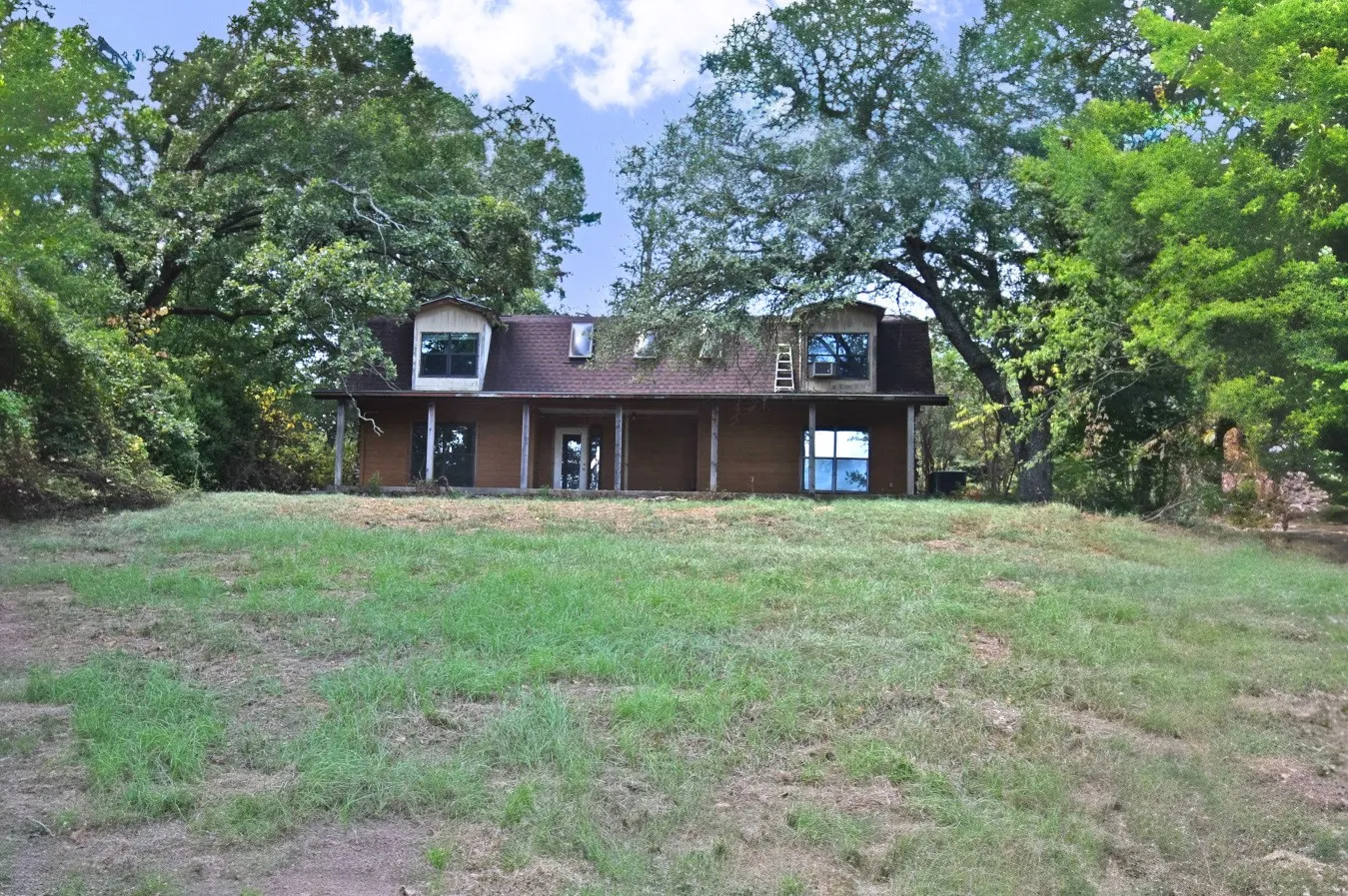 Single Family Residence For Sale in Wood County , 391 County Road 3254, Quitman, Texas 75783, 3 Bedroom, 2 Bathroom, 1 Garage spaces, 2,376 Sqft, built in 1976, mls#21358051, Real Estate Agent in Quitman, Homes For Sale in Wood county, Homes For Sale in Quitman, Realtor in Quitman Texas, Real Estate Brokerage Independent Realty Texas, Luminita Cordes Realtor