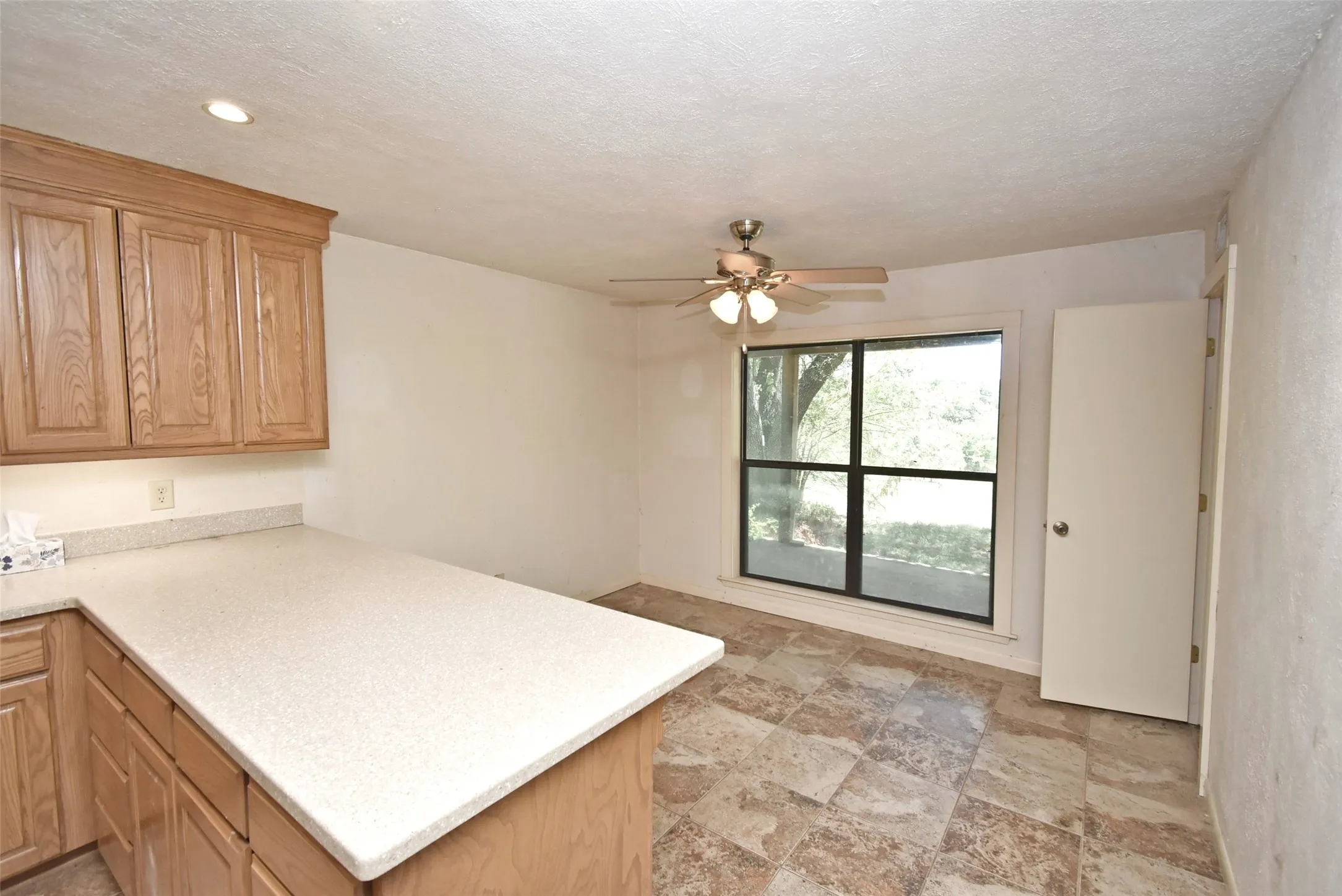 Single Family Residence For Sale in Wood County , 391 County Road 3254, Quitman, Texas 75783, 3 Bedroom, 2 Bathroom, 1 Garage spaces, 2,376 Sqft, built in 1976, mls#21358051, Real Estate Agent in Quitman, Homes For Sale in Wood county, Homes For Sale in Quitman, Realtor in Quitman Texas, Real Estate Brokerage Independent Realty Texas, Luminita Cordes Realtor