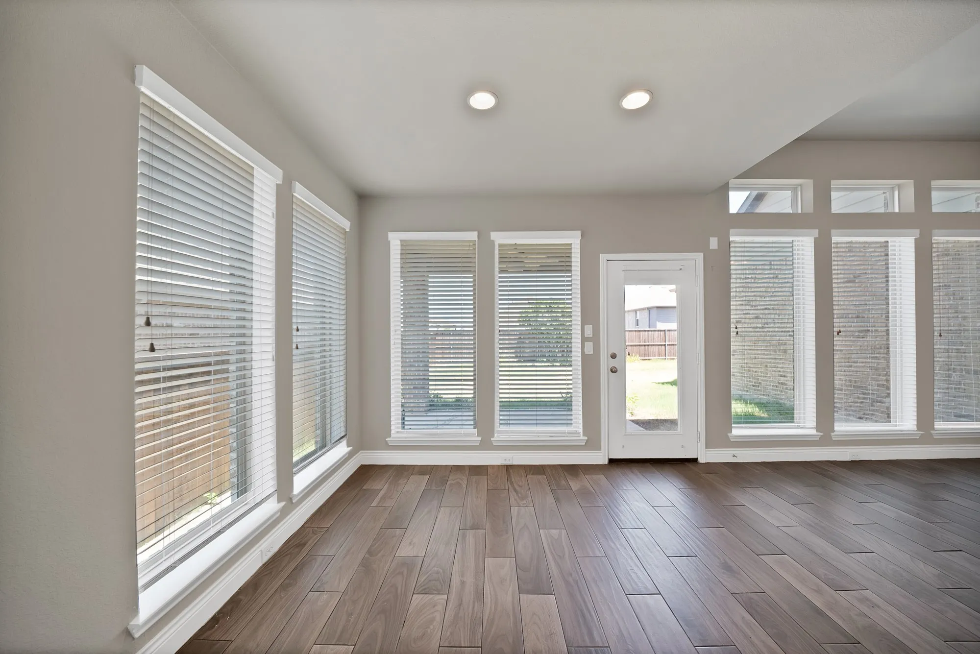 Single Family Residence For Sale in Kaufman County , 841 Knoxbridge Road, Forney, Texas 75126, 4 Bedroom, 3 Bathroom, 2 Garage spaces, 2,595 Sqft, built in 2019, mls#21356057, Real Estate Agent in Forney, Homes For Sale in Kaufman county, Homes For Sale in Forney, Realtor in Forney Texas, Real Estate Brokerage Independent Realty Texas, Luminita Cordes Realtor