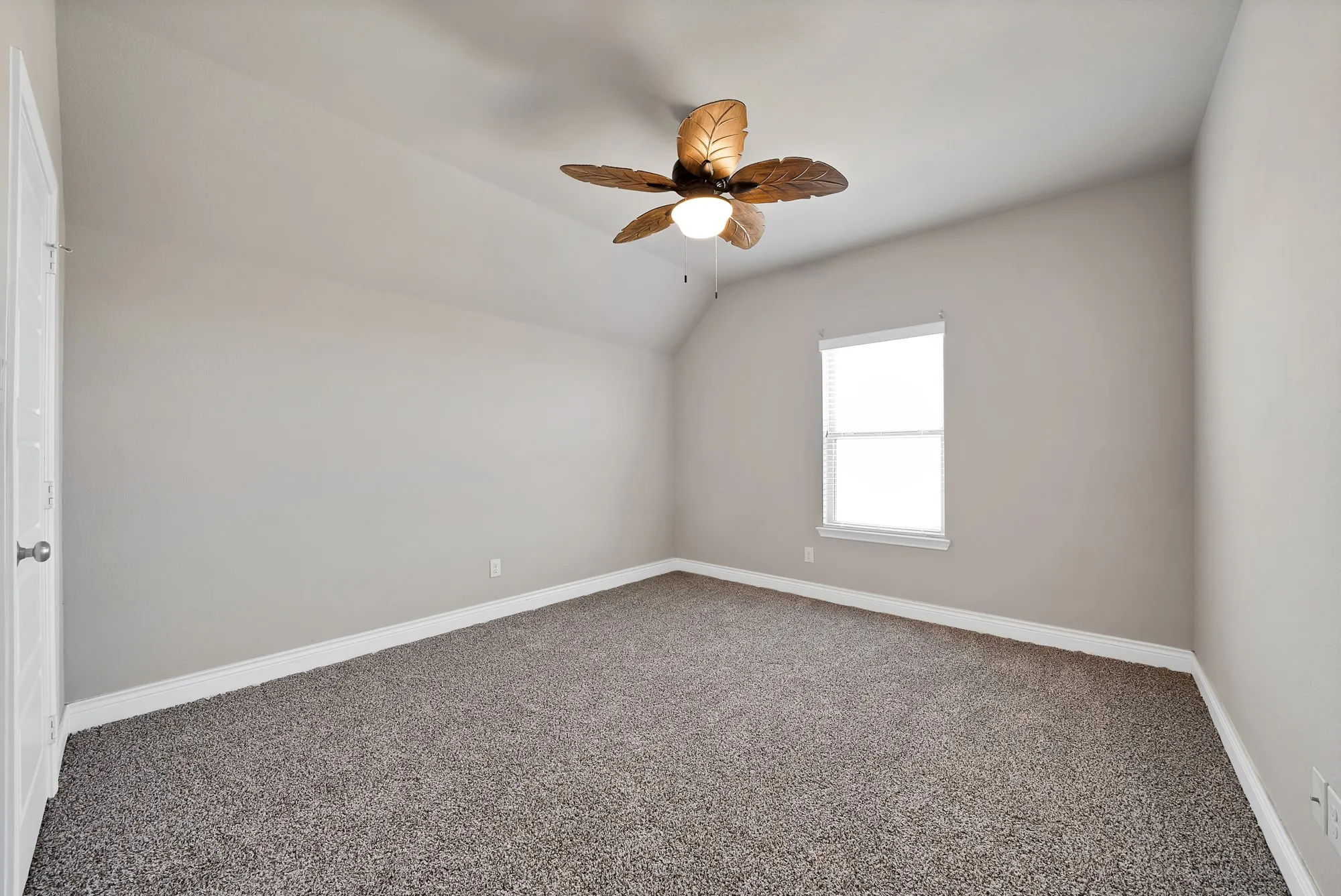 Single Family Residence For Sale in Kaufman County , 841 Knoxbridge Road, Forney, Texas 75126, 4 Bedroom, 3 Bathroom, 2 Garage spaces, 2,595 Sqft, built in 2019, mls#21356057, Real Estate Agent in Forney, Homes For Sale in Kaufman county, Homes For Sale in Forney, Realtor in Forney Texas, Real Estate Brokerage Independent Realty Texas, Luminita Cordes Realtor