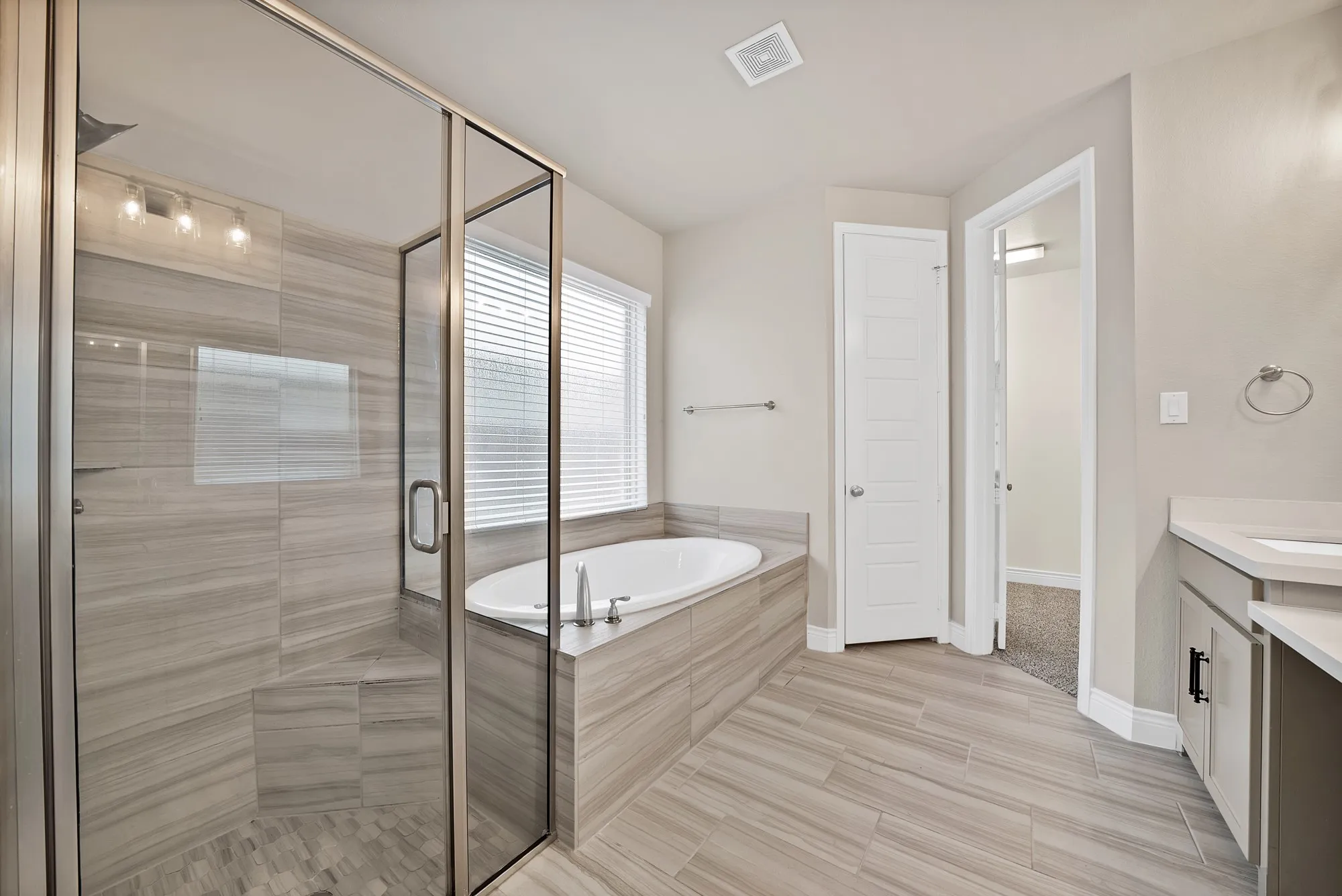 Single Family Residence For Sale in Kaufman County , 841 Knoxbridge Road, Forney, Texas 75126, 4 Bedroom, 3 Bathroom, 2 Garage spaces, 2,595 Sqft, built in 2019, mls#21356057, Real Estate Agent in Forney, Homes For Sale in Kaufman county, Homes For Sale in Forney, Realtor in Forney Texas, Real Estate Brokerage Independent Realty Texas, Luminita Cordes Realtor