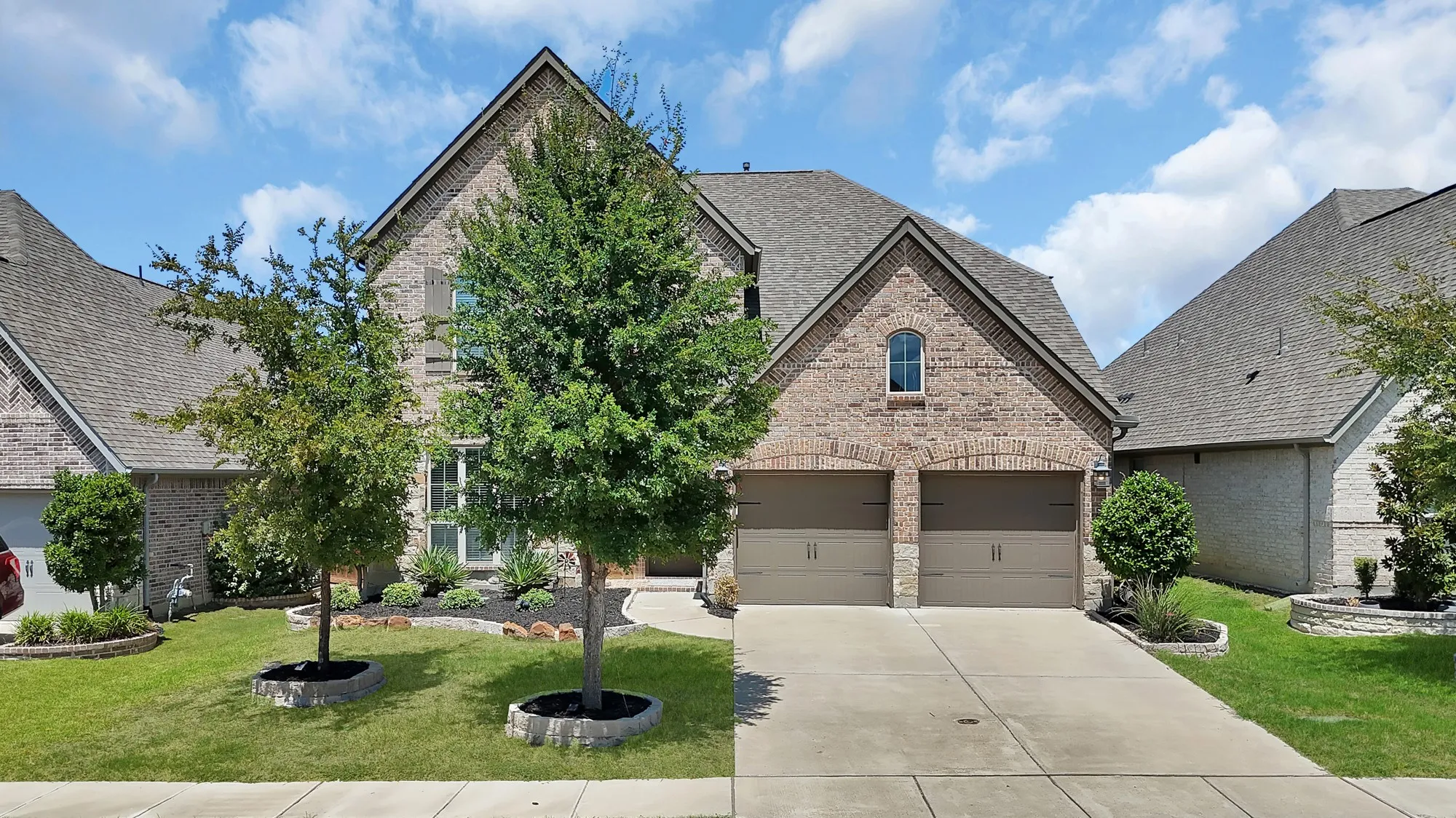 Single Family Residence For Sale in Kaufman County , 841 Knoxbridge Road, Forney, Texas 75126, 4 Bedroom, 3 Bathroom, 2 Garage spaces, 2,595 Sqft, built in 2019, mls#21356057, Real Estate Agent in Forney, Homes For Sale in Kaufman county, Homes For Sale in Forney, Realtor in Forney Texas, Real Estate Brokerage Independent Realty Texas, Luminita Cordes Realtor