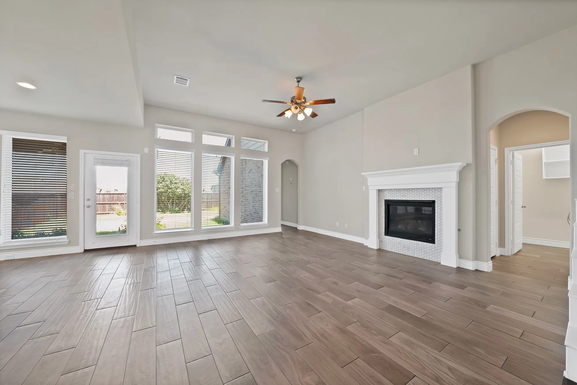 Single Family Residence For Sale in Kaufman County , 841 Knoxbridge Road, Forney, Texas 75126, 4 Bedroom, 3 Bathroom, 2 Garage spaces, 2,595 Sqft, built in 2019, mls#21356057, Real Estate Agent in Forney, Homes For Sale in Kaufman county, Homes For Sale in Forney, Realtor in Forney Texas, Real Estate Brokerage Independent Realty Texas, Luminita Cordes Realtor