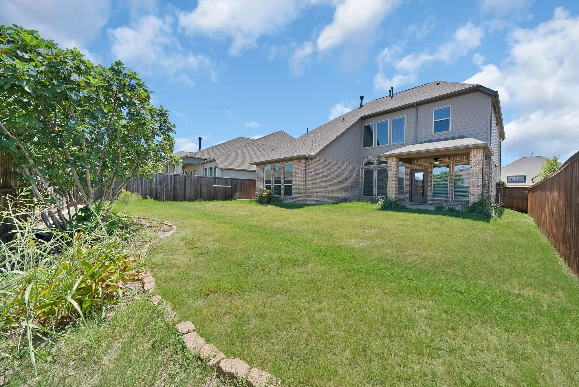 Single Family Residence For Sale in Kaufman County , 841 Knoxbridge Road, Forney, Texas 75126, 4 Bedroom, 3 Bathroom, 2 Garage spaces, 2,595 Sqft, built in 2019, mls#21356057, Real Estate Agent in Forney, Homes For Sale in Kaufman county, Homes For Sale in Forney, Realtor in Forney Texas, Real Estate Brokerage Independent Realty Texas, Luminita Cordes Realtor