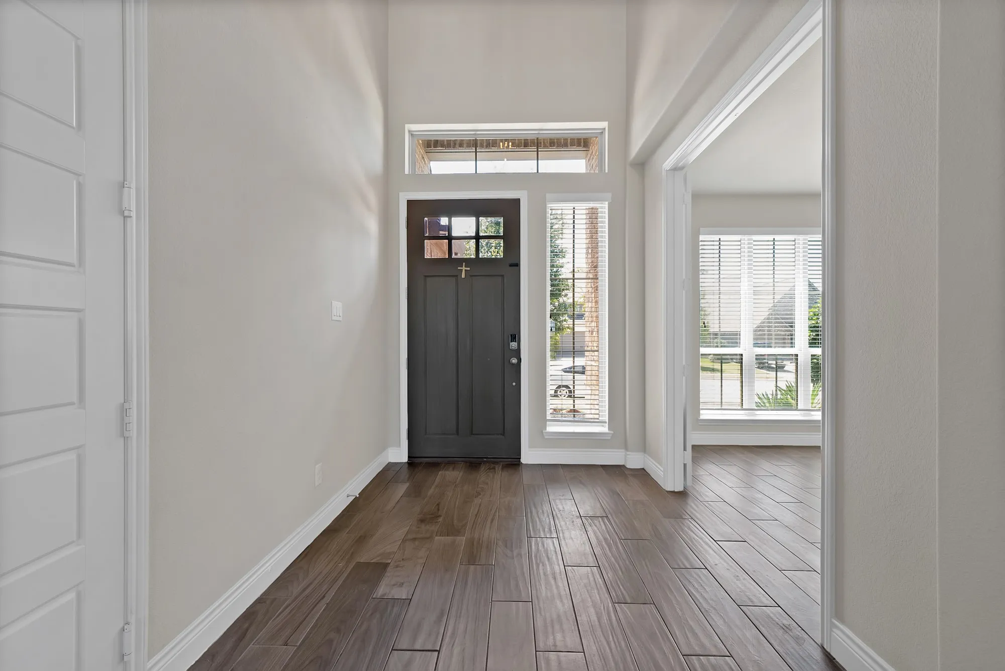 Single Family Residence For Sale in Kaufman County , 841 Knoxbridge Road, Forney, Texas 75126, 4 Bedroom, 3 Bathroom, 2 Garage spaces, 2,595 Sqft, built in 2019, mls#21356057, Real Estate Agent in Forney, Homes For Sale in Kaufman county, Homes For Sale in Forney, Realtor in Forney Texas, Real Estate Brokerage Independent Realty Texas, Luminita Cordes Realtor
