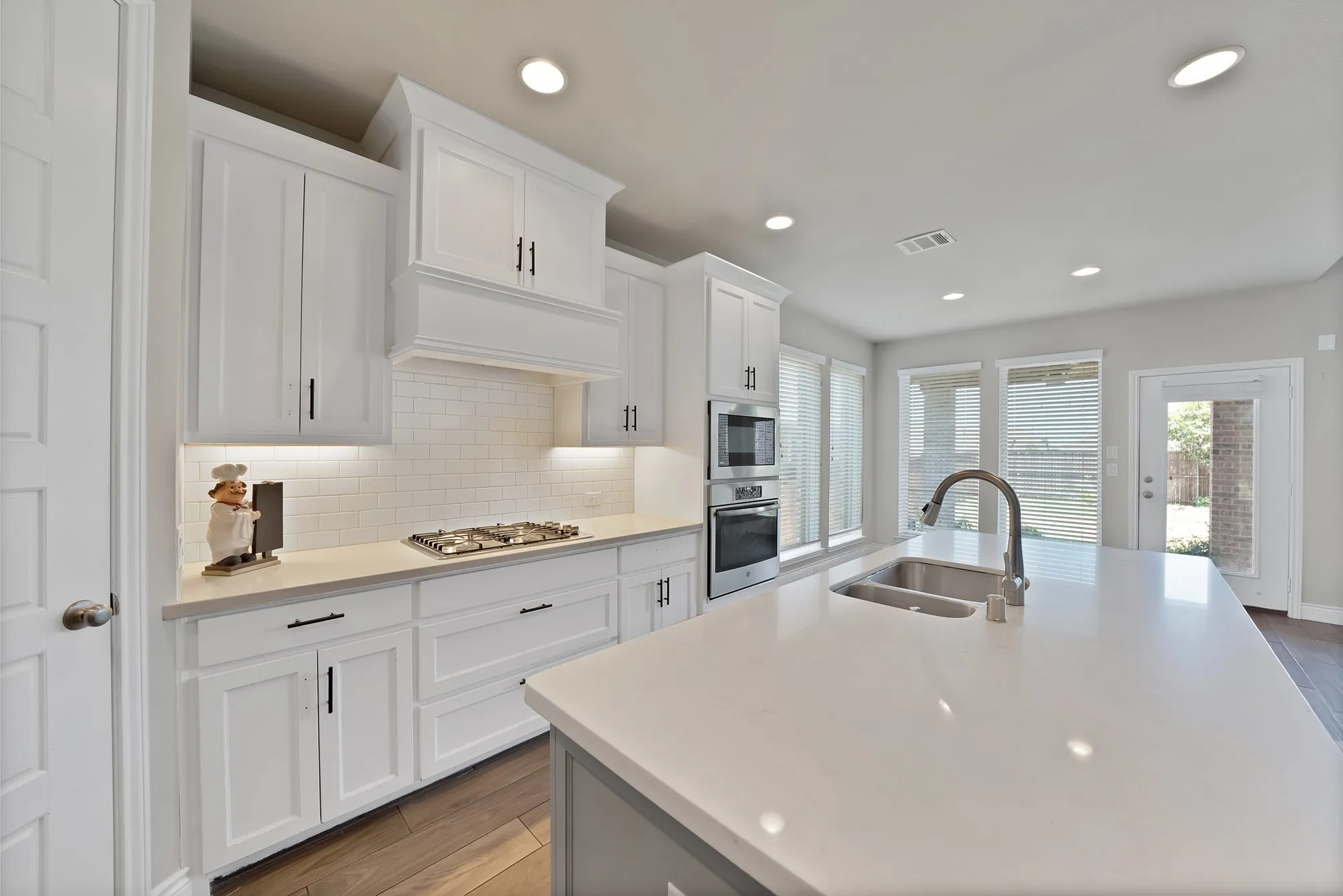 Single Family Residence For Sale in Kaufman County , 841 Knoxbridge Road, Forney, Texas 75126, 4 Bedroom, 3 Bathroom, 2 Garage spaces, 2,595 Sqft, built in 2019, mls#21356057, Real Estate Agent in Forney, Homes For Sale in Kaufman county, Homes For Sale in Forney, Realtor in Forney Texas, Real Estate Brokerage Independent Realty Texas, Luminita Cordes Realtor