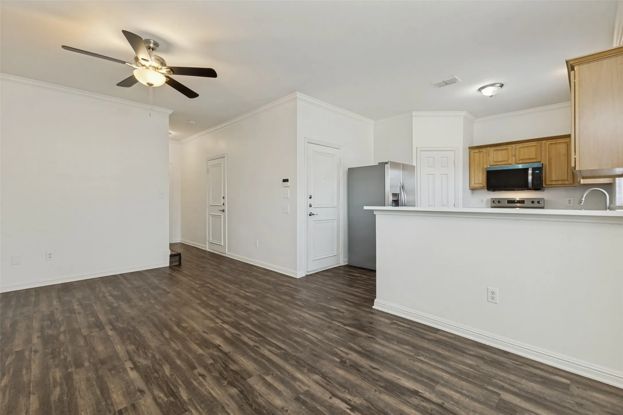 Duplex For Rent in Collin County , 234 Wyndham Meadows Way, Wylie, Texas 75098, 3 Bedroom, 3 Bathroom, 1 Garage spaces, 1,304 Sqft, built in 2003, mls#21359063, Real Estate Agent in Wylie, Homes For Rent in Collin county, Homes For Rent in Wylie, Realtor in Wylie Texas, Real Estate Brokerage Independent Realty Texas, Luminita Cordes Realtor