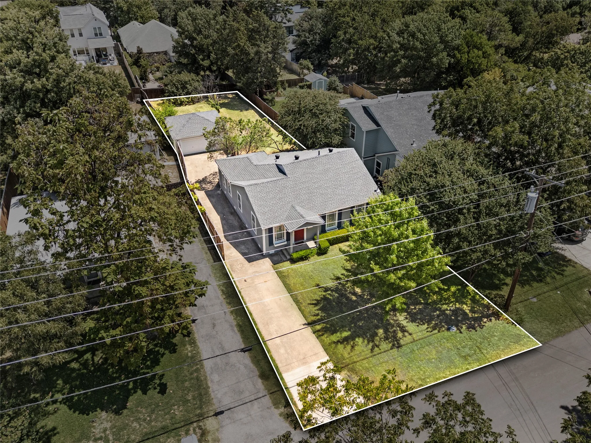 Single Family Residence For Sale in Dallas County , 10357 Country Club Drive, Dallas, Texas 75218, 2 Bedroom, 2 Bathroom, 2 Garage spaces, 1,318 Sqft, built in 1947, mls#21358302, Real Estate Agent in Dallas, Homes For Sale in Dallas county, Homes For Sale in Dallas, Realtor in Dallas Texas, Real Estate Brokerage Independent Realty Texas, Luminita Cordes Realtor