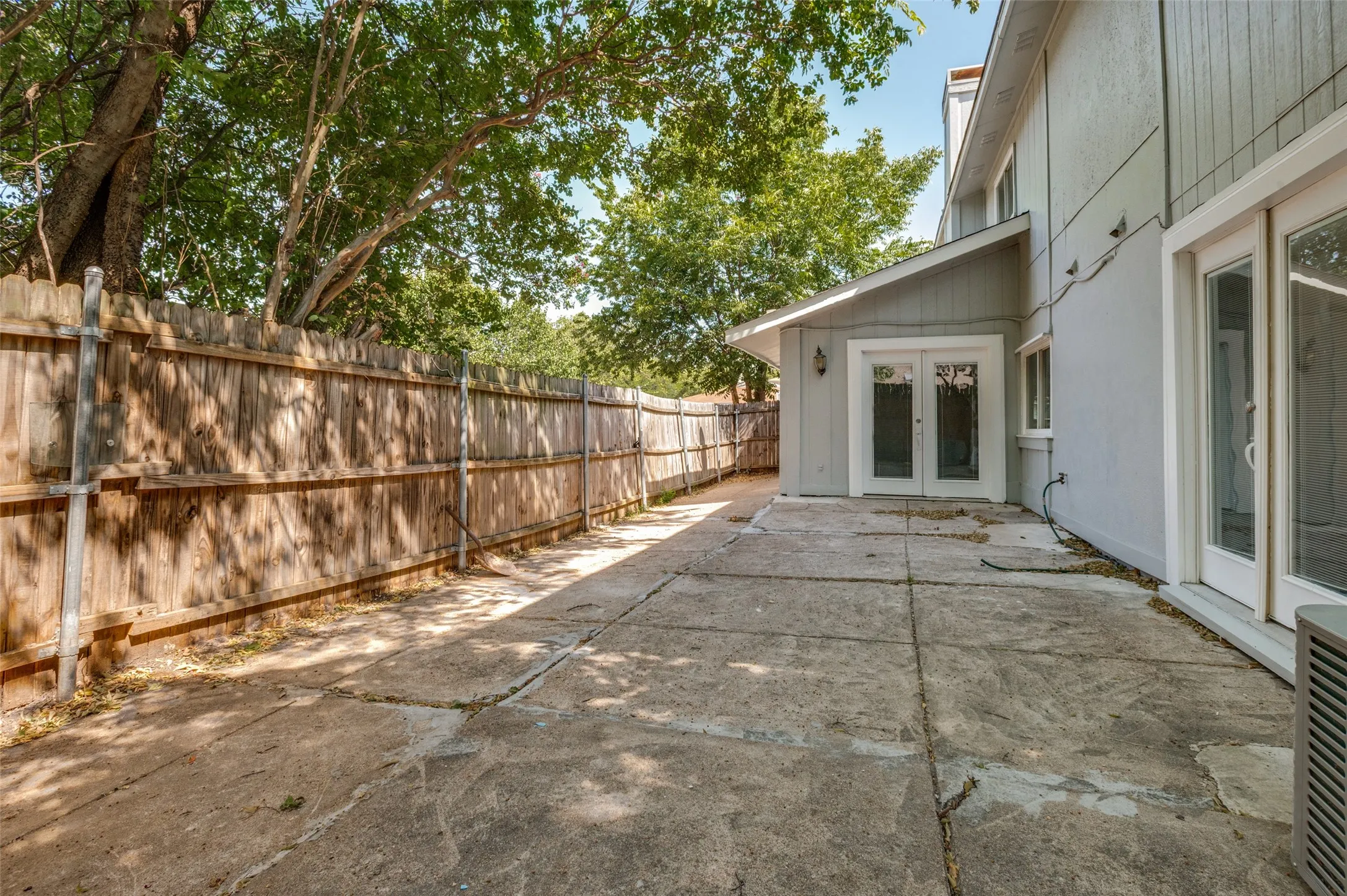 Single Family Residence For Sale in Dallas County , 203 Trinidad Drive, Grand Prairie, Texas 75052, 4 Bedroom, 2 Bathroom, Garage spaces, 1,562 Sqft, built in 1973, mls#21359765, Real Estate Agent in Grand Prairie, Homes For Sale in Dallas county, Homes For Sale in Grand Prairie, Realtor in Grand Prairie Texas, Real Estate Brokerage Independent Realty Texas, Luminita Cordes Realtor