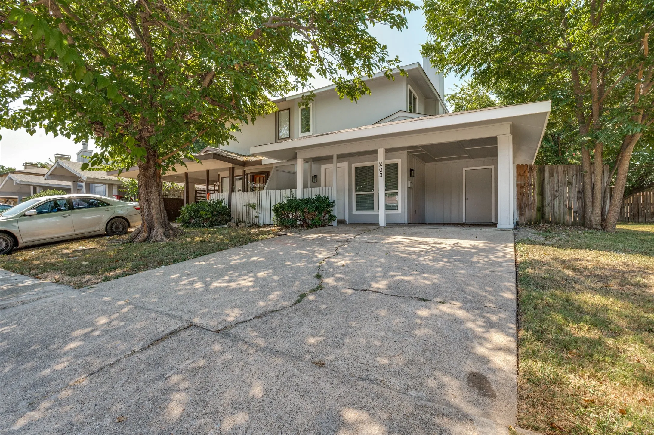 Single Family Residence For Sale in Dallas County , 203 Trinidad Drive, Grand Prairie, Texas 75052, 4 Bedroom, 2 Bathroom, Garage spaces, 1,562 Sqft, built in 1973, mls#21359765, Real Estate Agent in Grand Prairie, Homes For Sale in Dallas county, Homes For Sale in Grand Prairie, Realtor in Grand Prairie Texas, Real Estate Brokerage Independent Realty Texas, Luminita Cordes Realtor