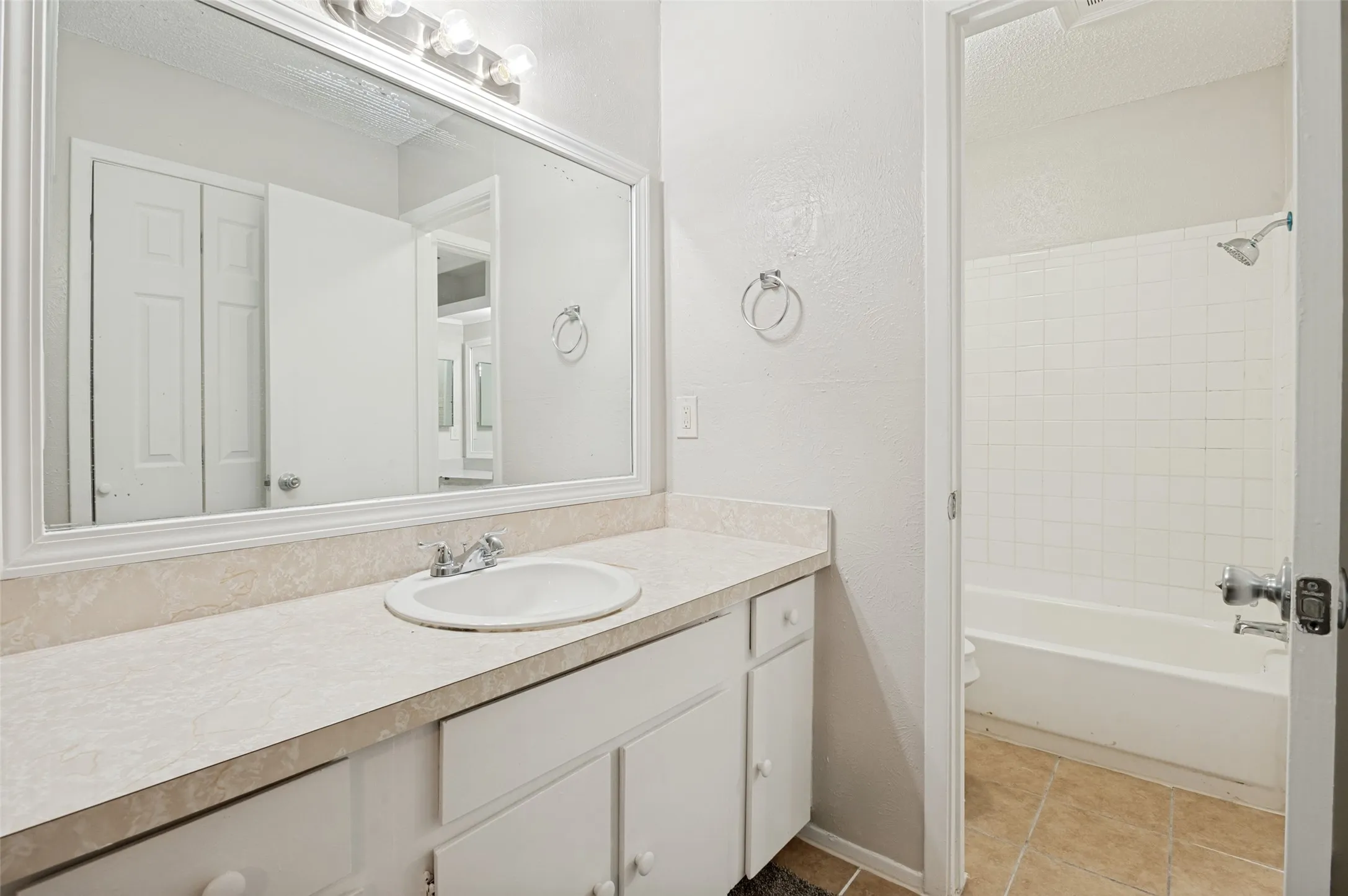 Single Family Residence For Sale in Dallas County , 203 Trinidad Drive, Grand Prairie, Texas 75052, 4 Bedroom, 2 Bathroom, Garage spaces, 1,562 Sqft, built in 1973, mls#21359765, Real Estate Agent in Grand Prairie, Homes For Sale in Dallas county, Homes For Sale in Grand Prairie, Realtor in Grand Prairie Texas, Real Estate Brokerage Independent Realty Texas, Luminita Cordes Realtor