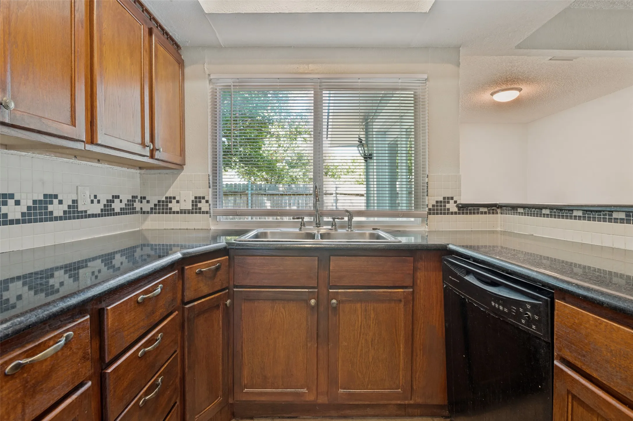 Single Family Residence For Sale in Dallas County , 203 Trinidad Drive, Grand Prairie, Texas 75052, 4 Bedroom, 2 Bathroom, Garage spaces, 1,562 Sqft, built in 1973, mls#21359765, Real Estate Agent in Grand Prairie, Homes For Sale in Dallas county, Homes For Sale in Grand Prairie, Realtor in Grand Prairie Texas, Real Estate Brokerage Independent Realty Texas, Luminita Cordes Realtor