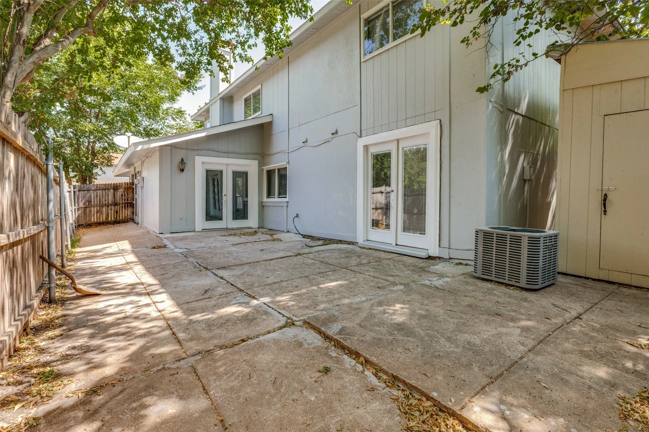 Single Family Residence For Sale in Dallas County , 203 Trinidad Drive, Grand Prairie, Texas 75052, 4 Bedroom, 2 Bathroom, Garage spaces, 1,562 Sqft, built in 1973, mls#21359765, Real Estate Agent in Grand Prairie, Homes For Sale in Dallas county, Homes For Sale in Grand Prairie, Realtor in Grand Prairie Texas, Real Estate Brokerage Independent Realty Texas, Luminita Cordes Realtor