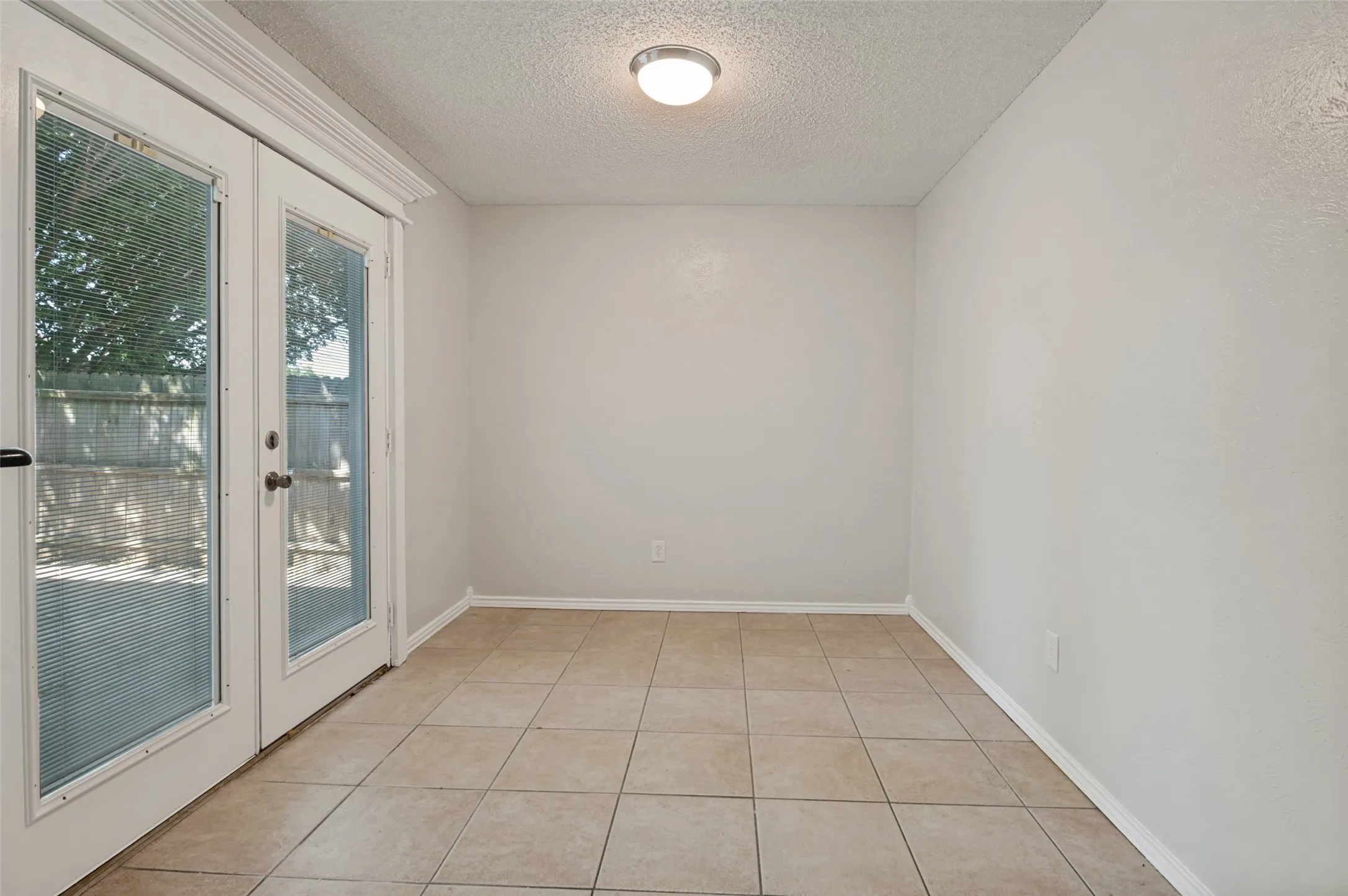 Single Family Residence For Sale in Dallas County , 203 Trinidad Drive, Grand Prairie, Texas 75052, 4 Bedroom, 2 Bathroom, Garage spaces, 1,562 Sqft, built in 1973, mls#21359765, Real Estate Agent in Grand Prairie, Homes For Sale in Dallas county, Homes For Sale in Grand Prairie, Realtor in Grand Prairie Texas, Real Estate Brokerage Independent Realty Texas, Luminita Cordes Realtor