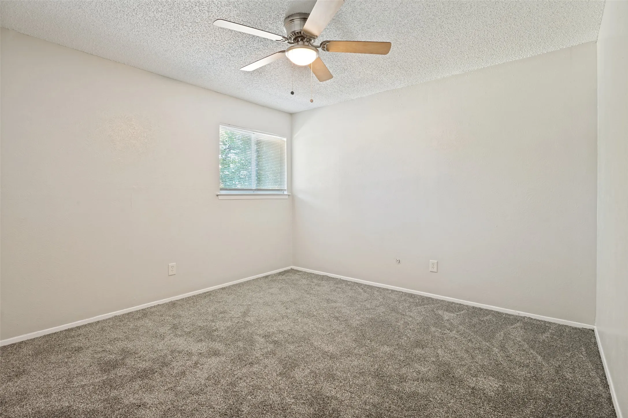 Single Family Residence For Sale in Dallas County , 203 Trinidad Drive, Grand Prairie, Texas 75052, 4 Bedroom, 2 Bathroom, Garage spaces, 1,562 Sqft, built in 1973, mls#21359765, Real Estate Agent in Grand Prairie, Homes For Sale in Dallas county, Homes For Sale in Grand Prairie, Realtor in Grand Prairie Texas, Real Estate Brokerage Independent Realty Texas, Luminita Cordes Realtor