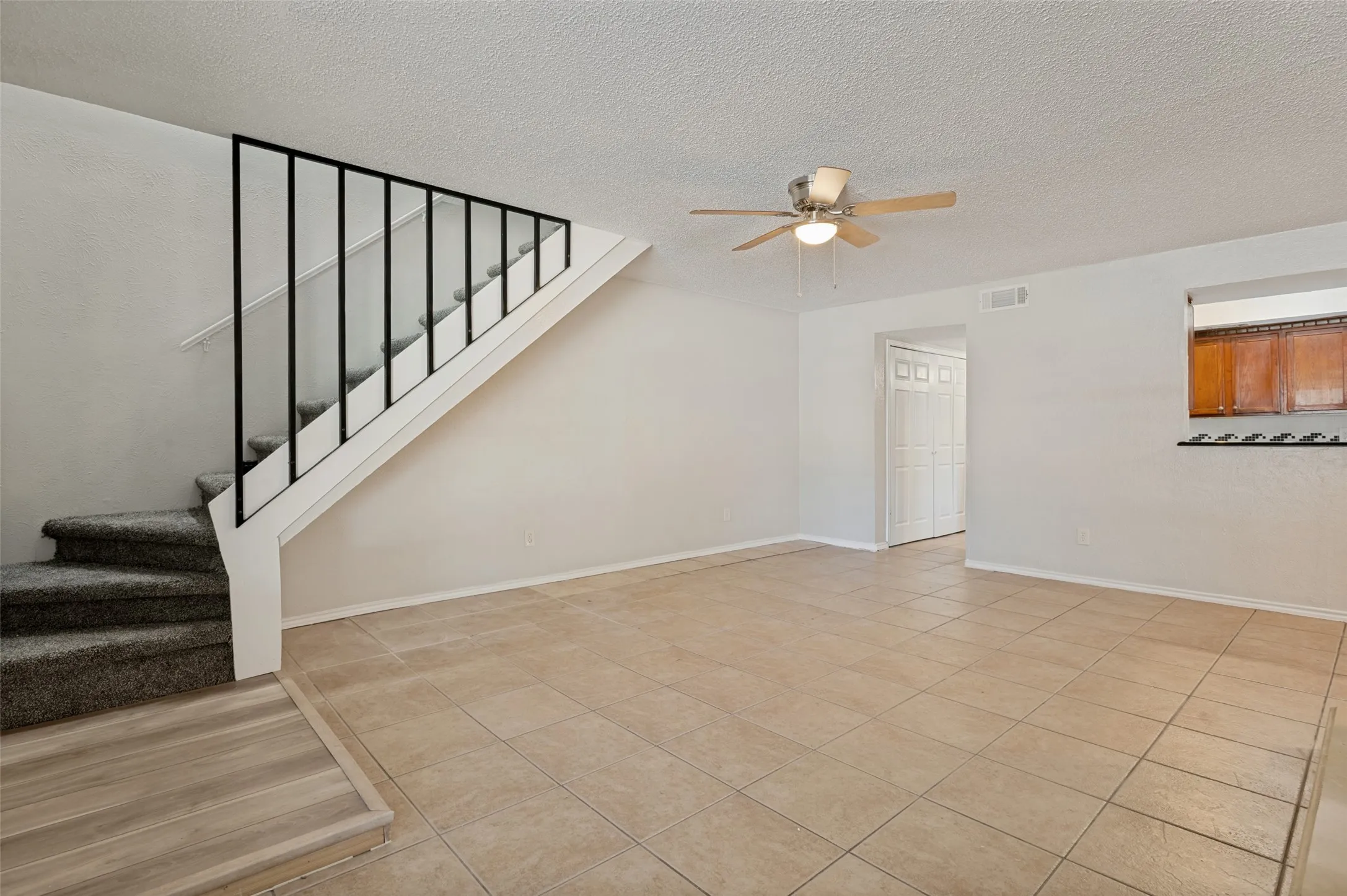 Single Family Residence For Sale in Dallas County , 203 Trinidad Drive, Grand Prairie, Texas 75052, 4 Bedroom, 2 Bathroom, Garage spaces, 1,562 Sqft, built in 1973, mls#21359765, Real Estate Agent in Grand Prairie, Homes For Sale in Dallas county, Homes For Sale in Grand Prairie, Realtor in Grand Prairie Texas, Real Estate Brokerage Independent Realty Texas, Luminita Cordes Realtor