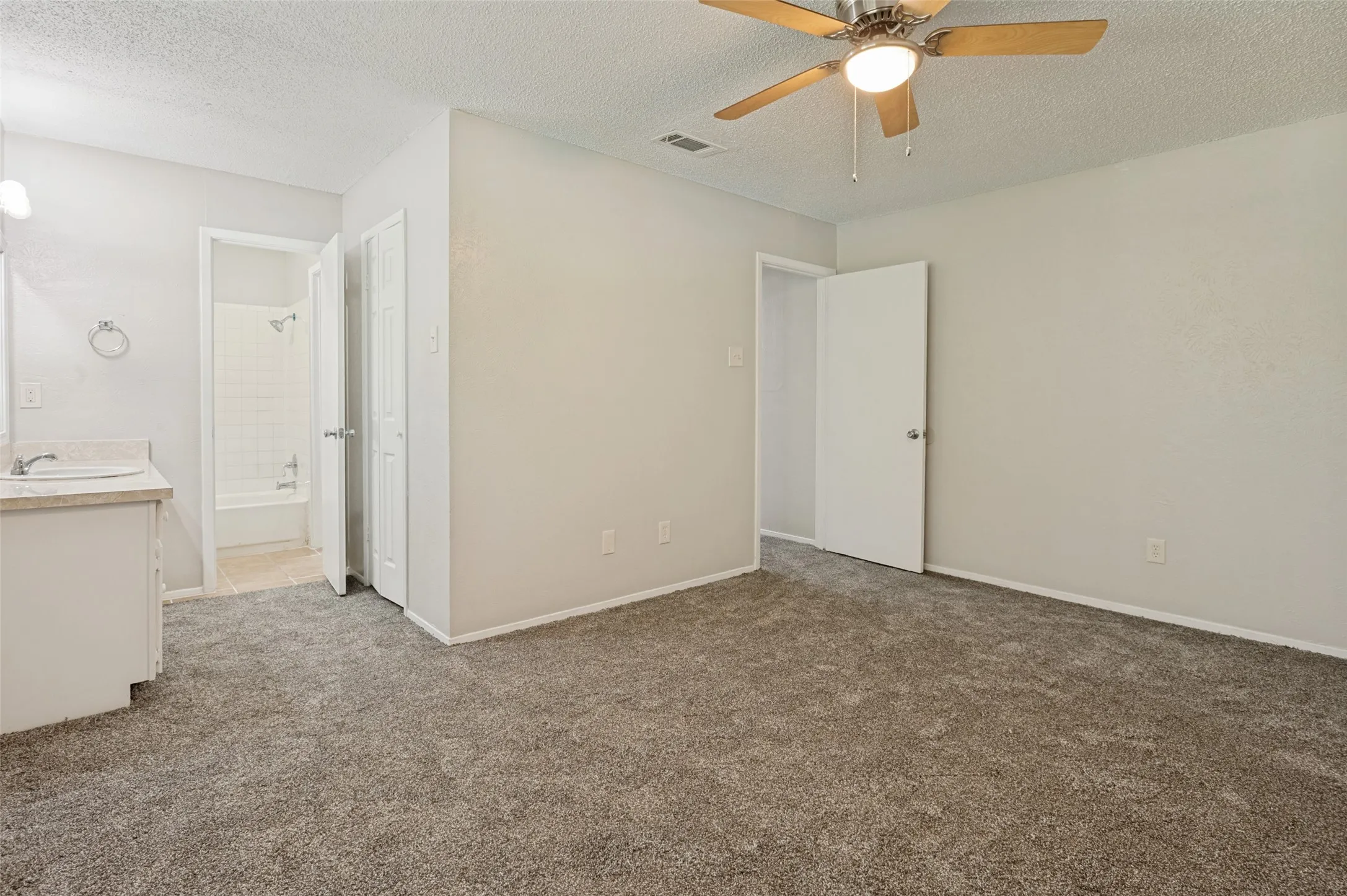 Single Family Residence For Sale in Dallas County , 203 Trinidad Drive, Grand Prairie, Texas 75052, 4 Bedroom, 2 Bathroom, Garage spaces, 1,562 Sqft, built in 1973, mls#21359765, Real Estate Agent in Grand Prairie, Homes For Sale in Dallas county, Homes For Sale in Grand Prairie, Realtor in Grand Prairie Texas, Real Estate Brokerage Independent Realty Texas, Luminita Cordes Realtor