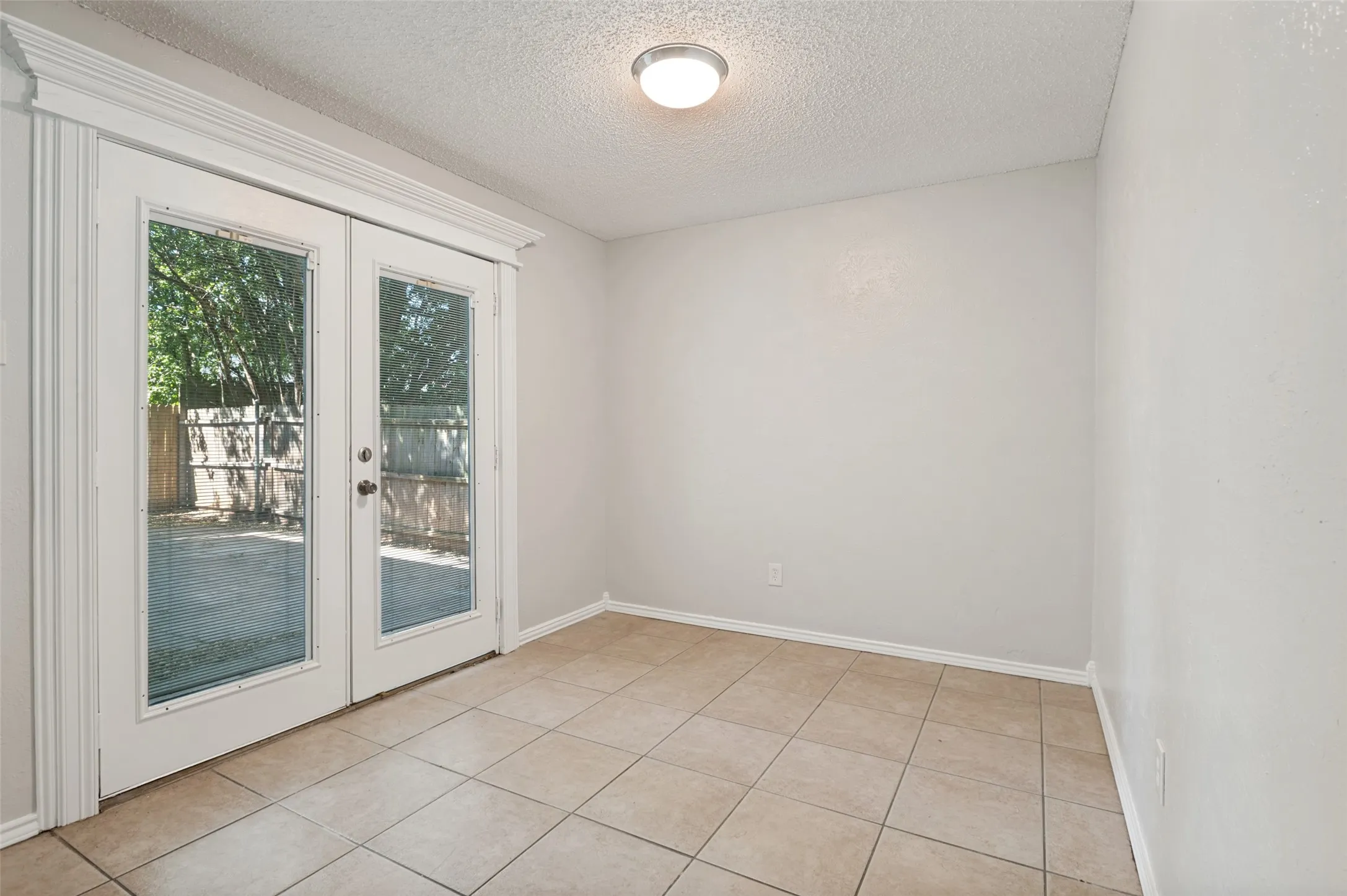 Single Family Residence For Sale in Dallas County , 203 Trinidad Drive, Grand Prairie, Texas 75052, 4 Bedroom, 2 Bathroom, Garage spaces, 1,562 Sqft, built in 1973, mls#21359765, Real Estate Agent in Grand Prairie, Homes For Sale in Dallas county, Homes For Sale in Grand Prairie, Realtor in Grand Prairie Texas, Real Estate Brokerage Independent Realty Texas, Luminita Cordes Realtor